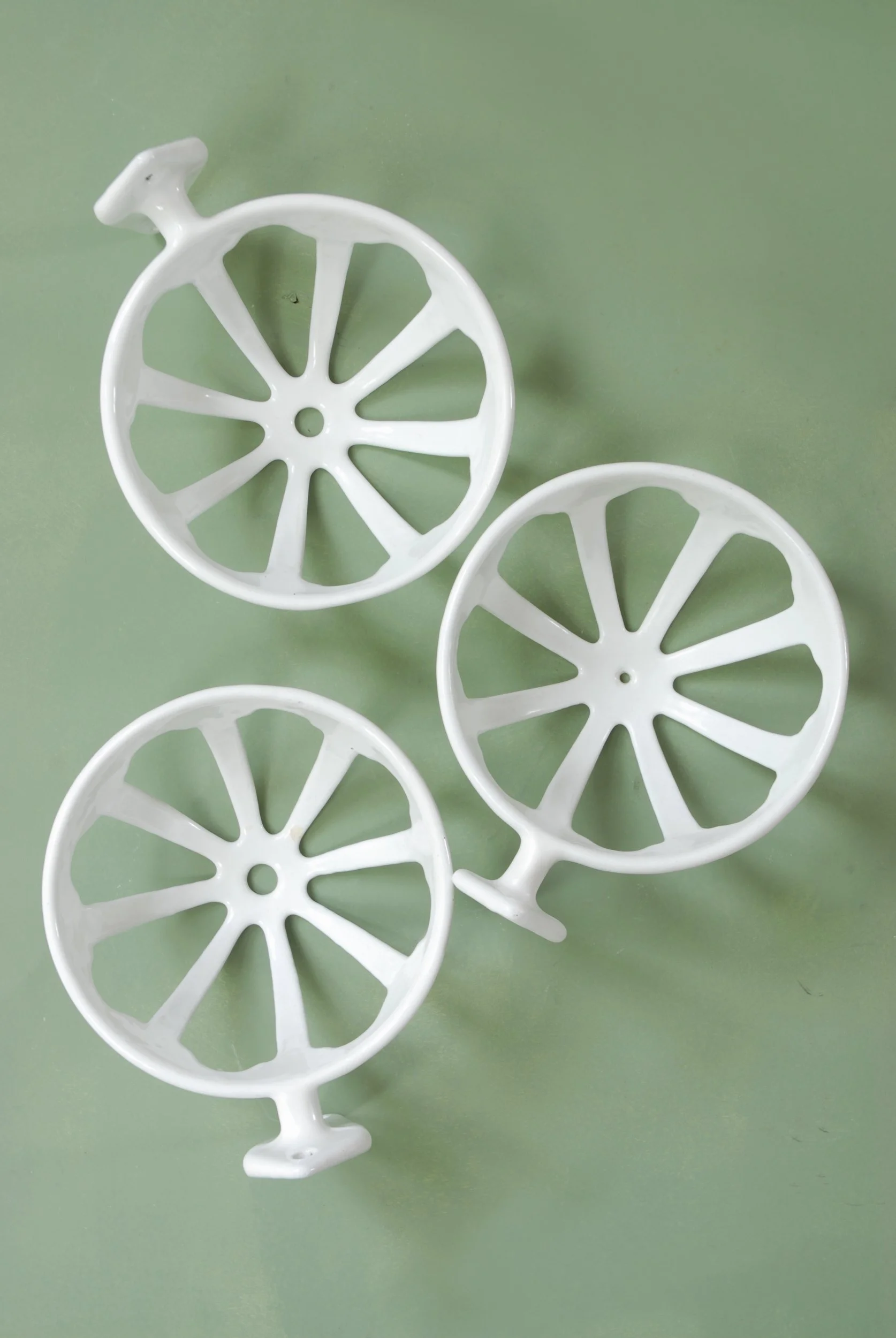 SIZED 1563 Enamelware Sponge Basket.JPG