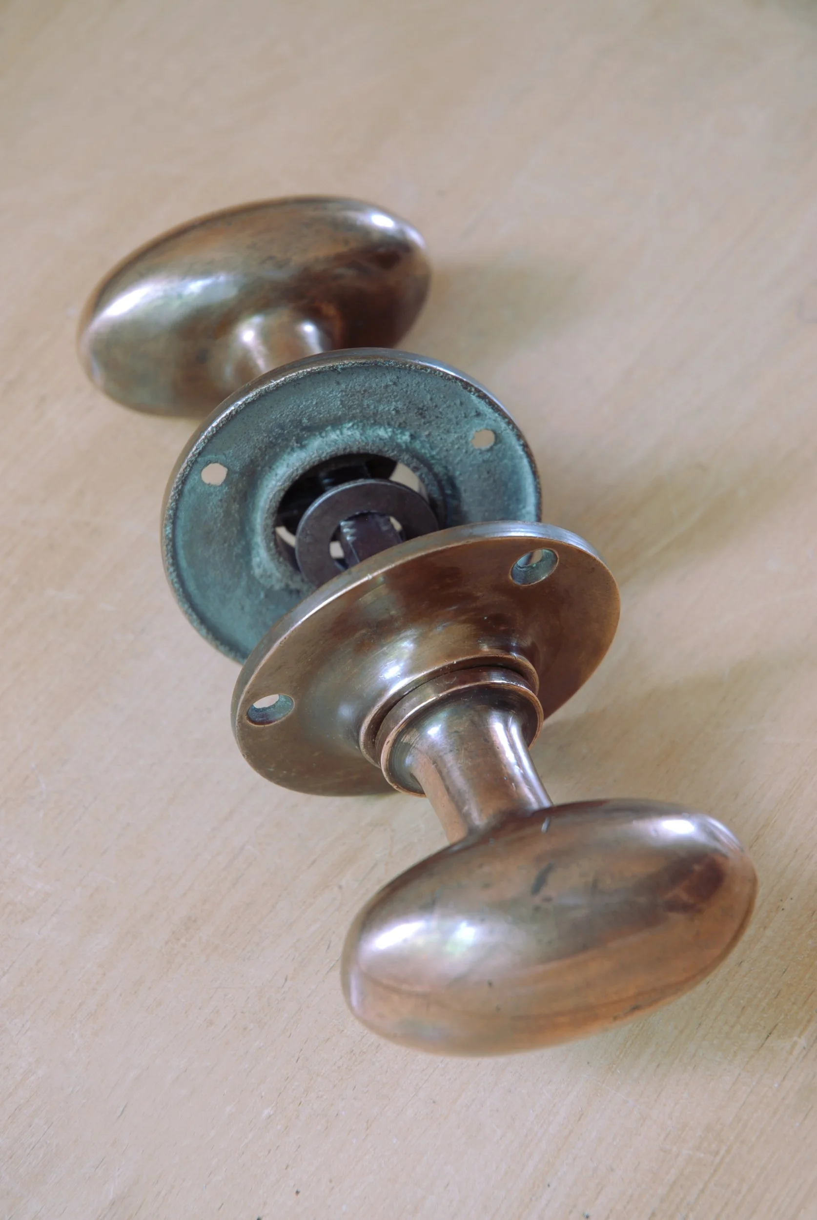 SIZED 1424 Brass Antique Door Knobs.JPG