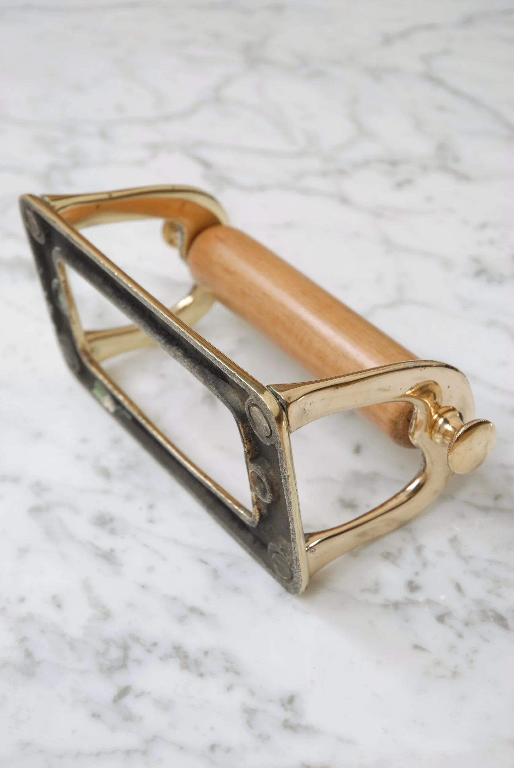 SIZED 1474 Antique Toilet Roll Holder.JPG