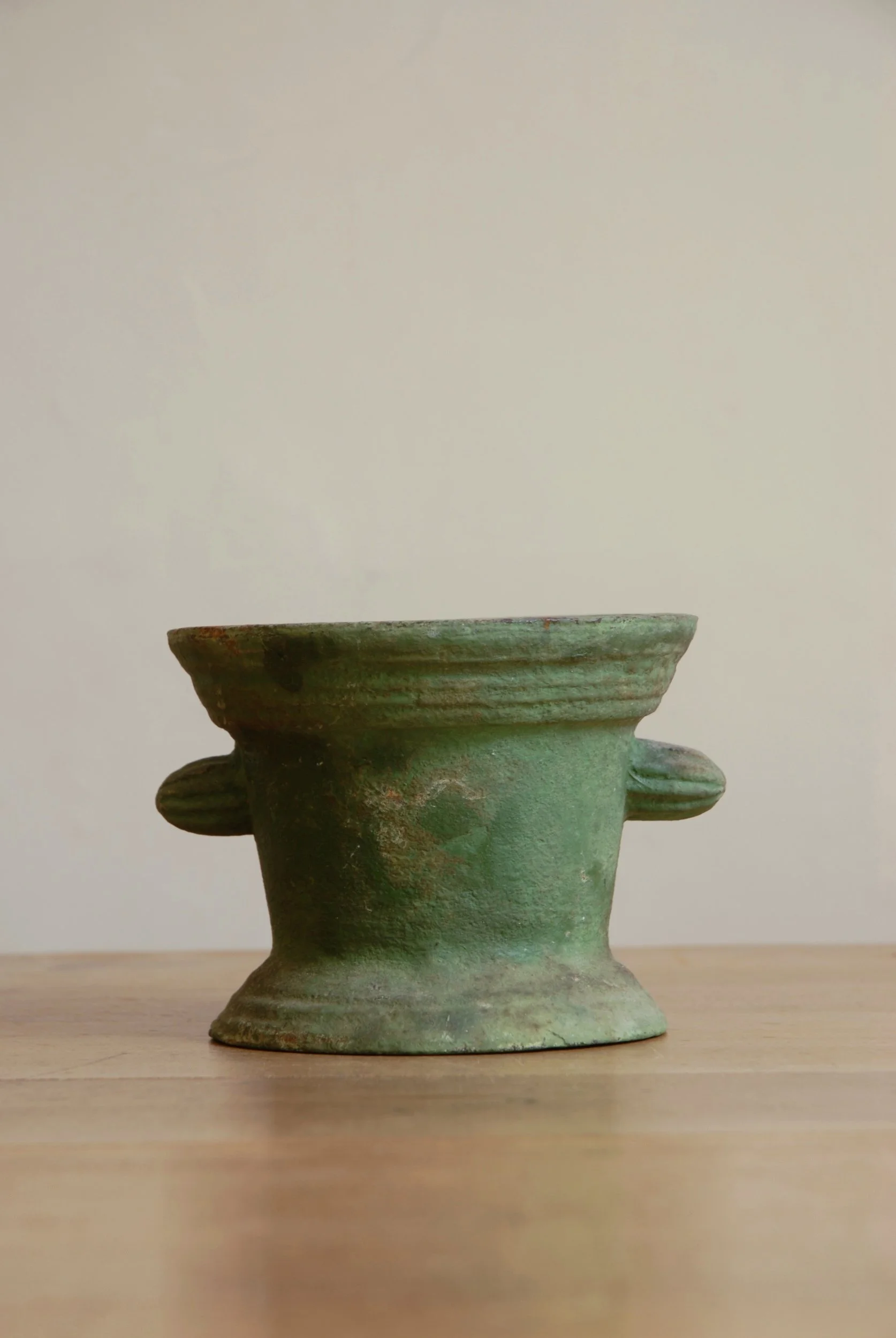 SIZED 1583 Antique Pot Iron.JPG