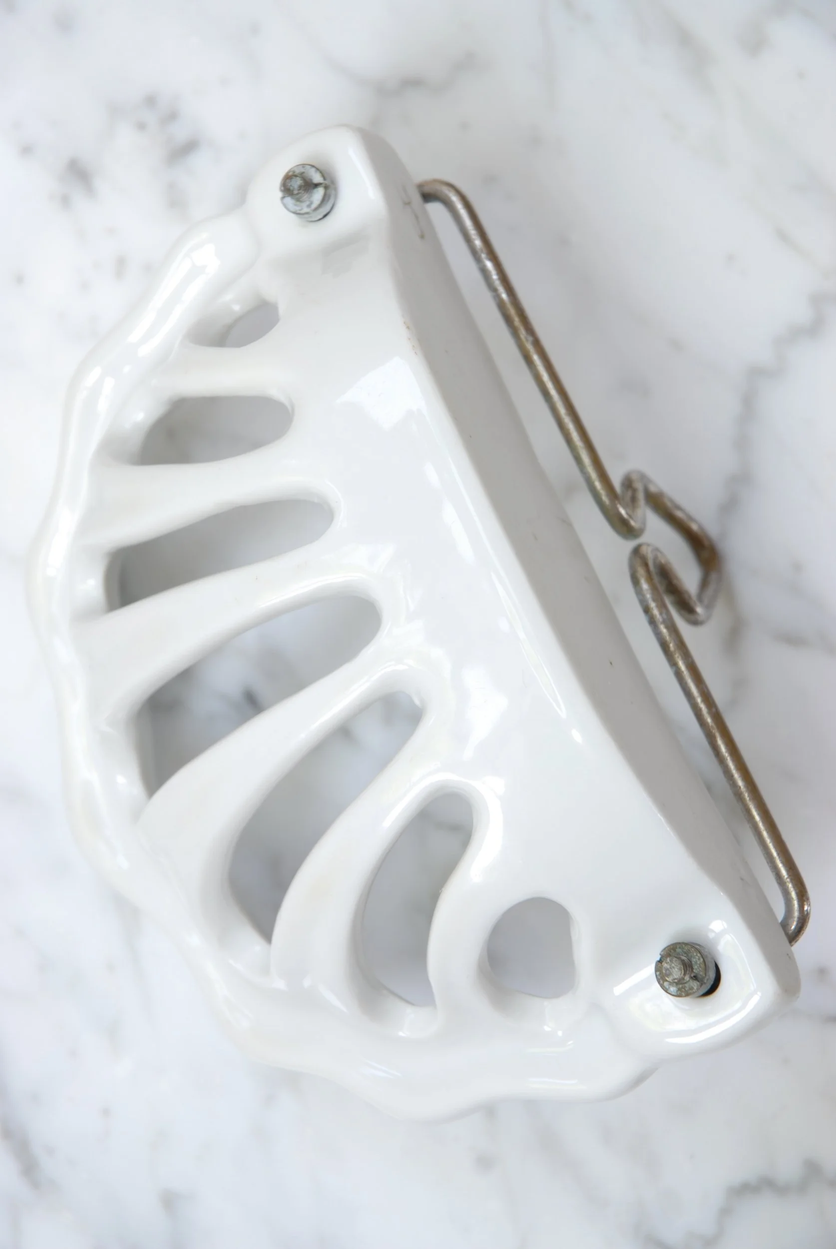 SIZED 1398 White Ceramic Soap Dish Holder.JPG