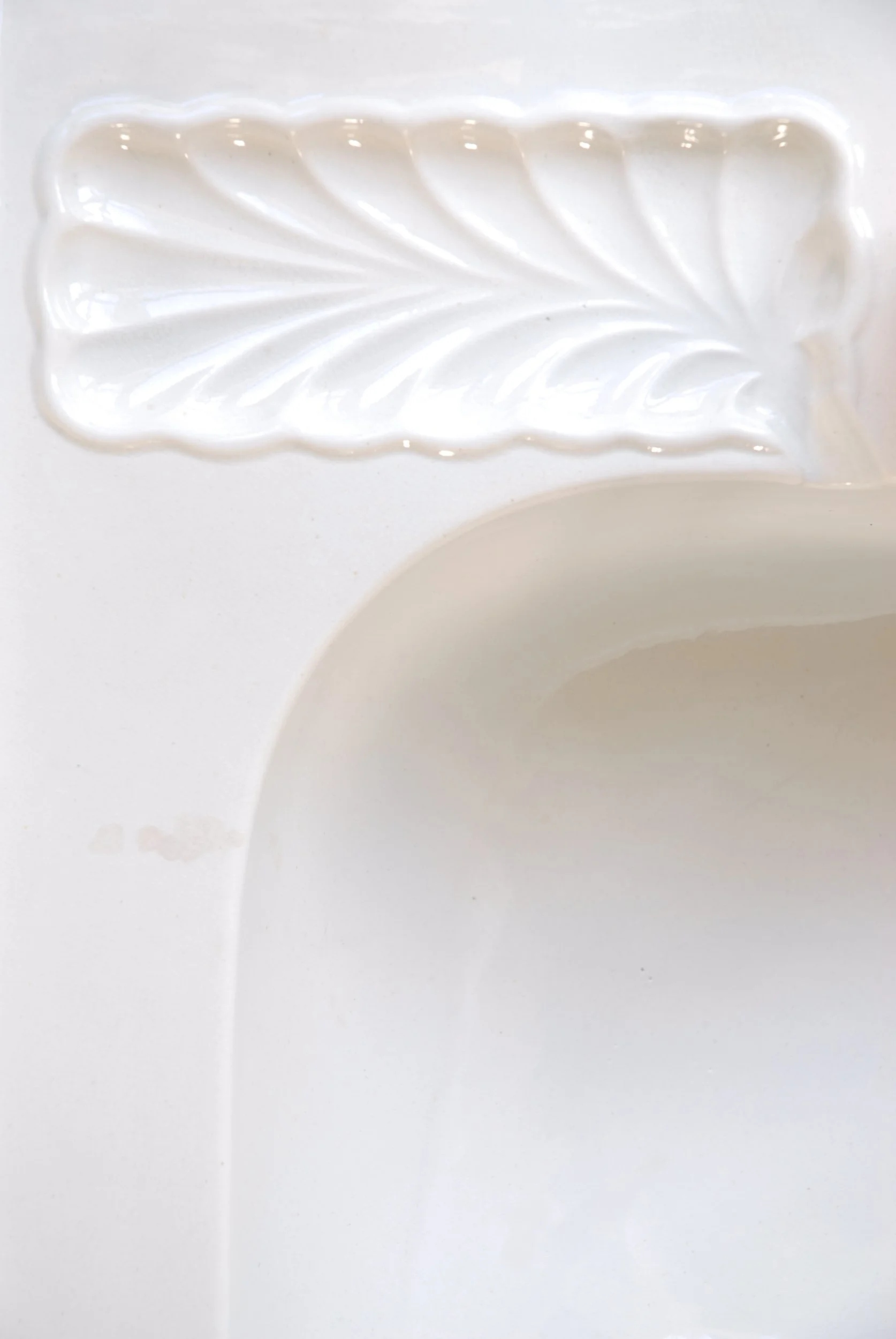 SIZED 1350 Scallop Antique Sink Basin.JPG