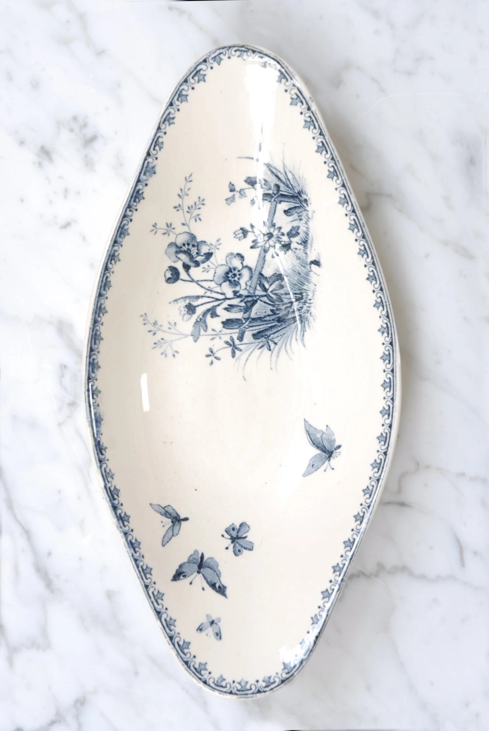 SIZED 1578 Antique Soap Holder Dish.JPG