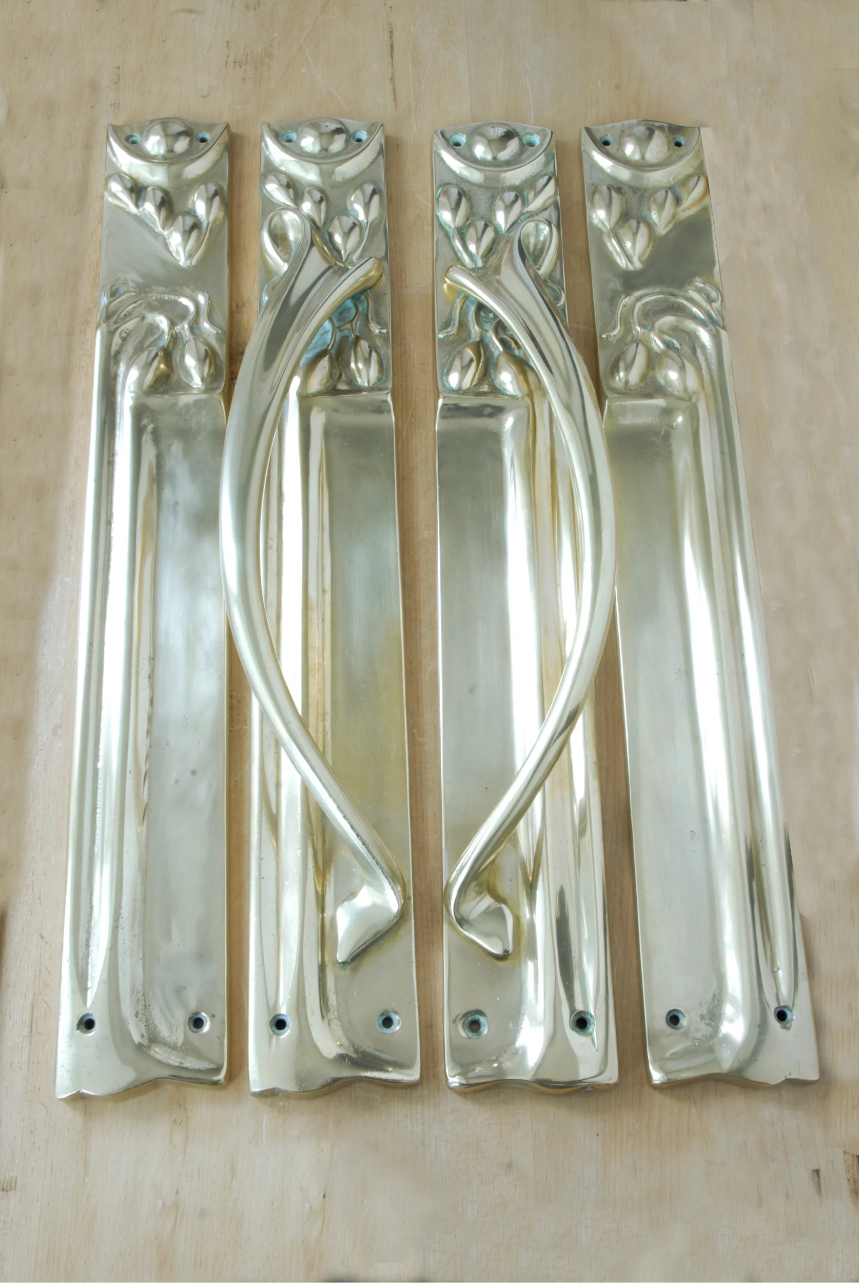 147 Art Nouveau Handle with Pushplates Top View.JPG