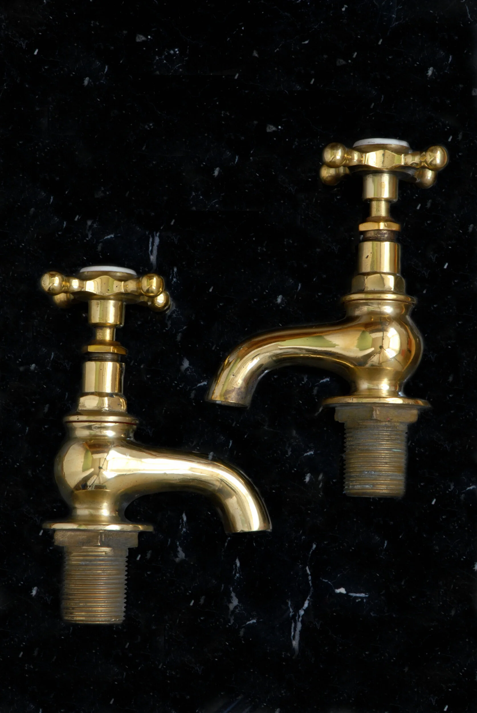 SIZED 261 Large Antique Bath Taps Side Flat View.JPG