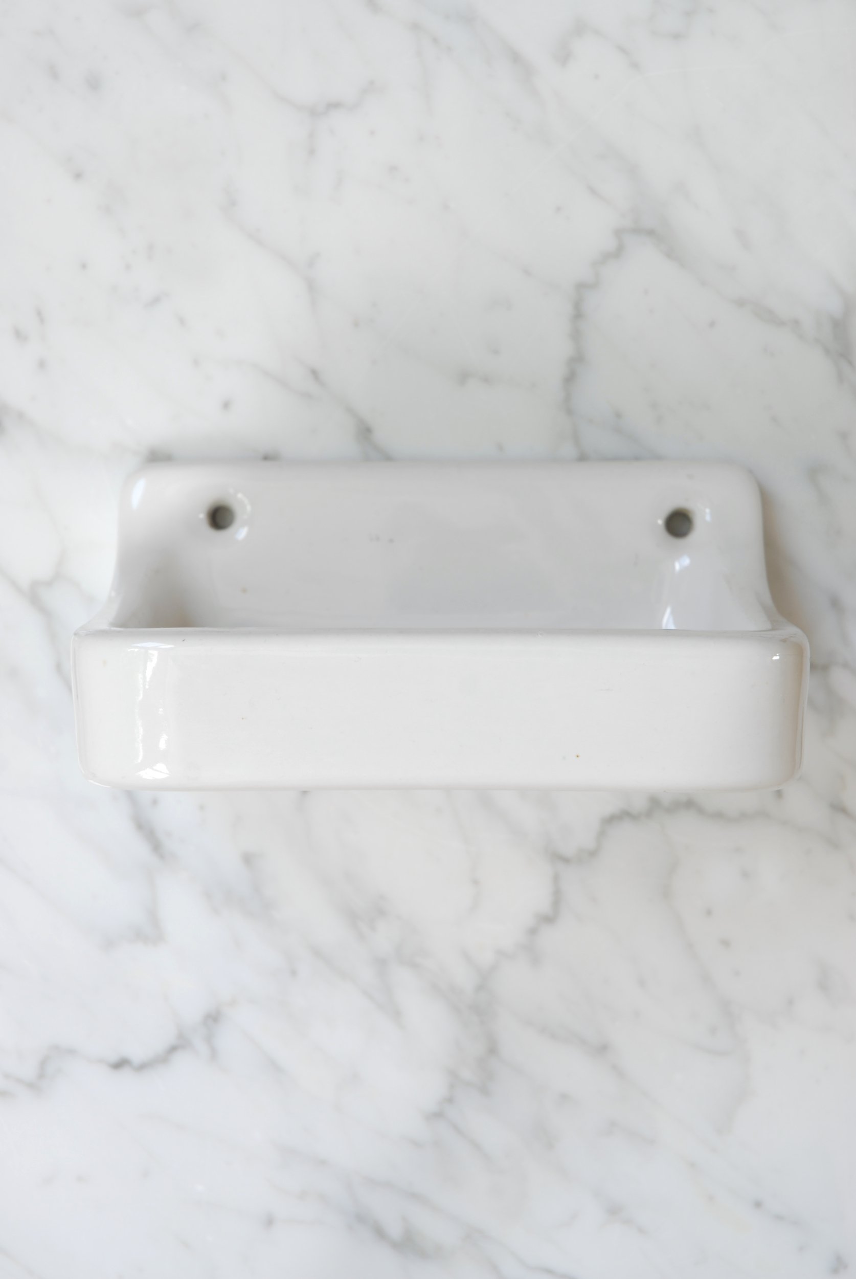 SIZED 1588 White Ceramic Soap Dish Vintage.JPG