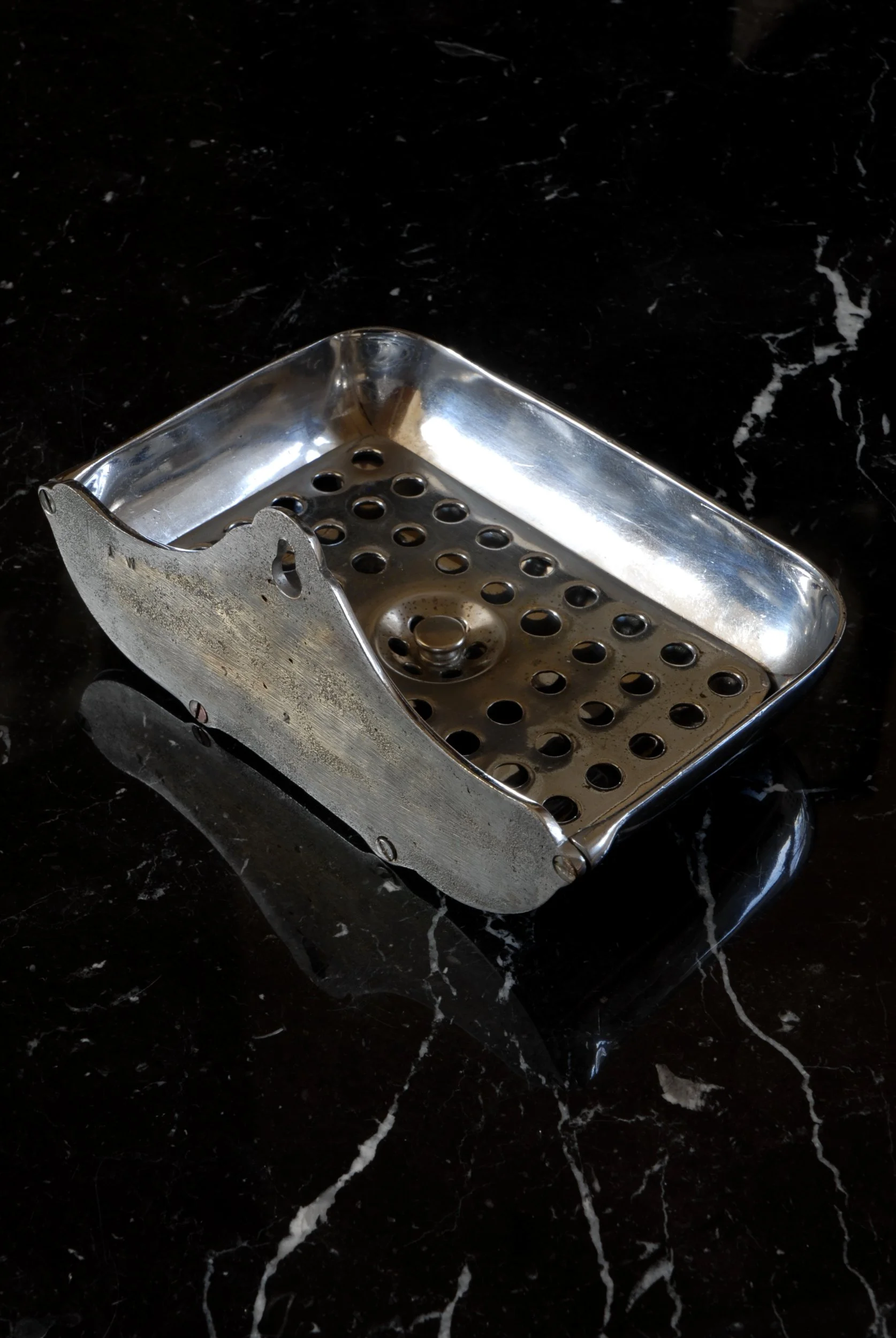 SIZED 802 Art Deco Soap Dish Antique.JPG