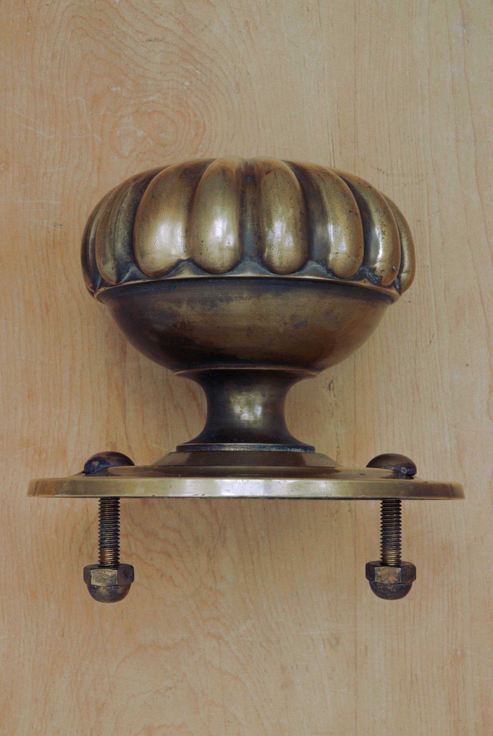 SIZED 1015 Large Door Pull Brass.JPG