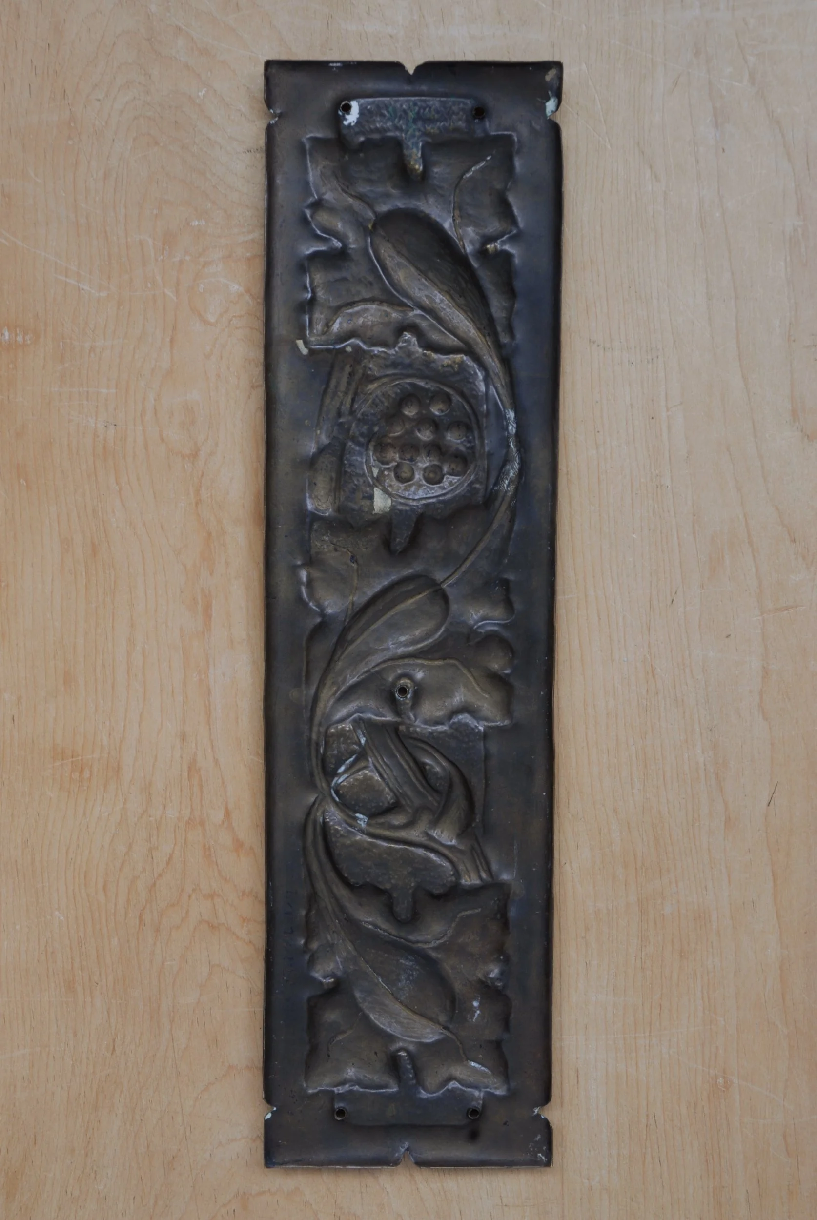 SIZED 1076 Arts & Crafts Fingerplate.JPG