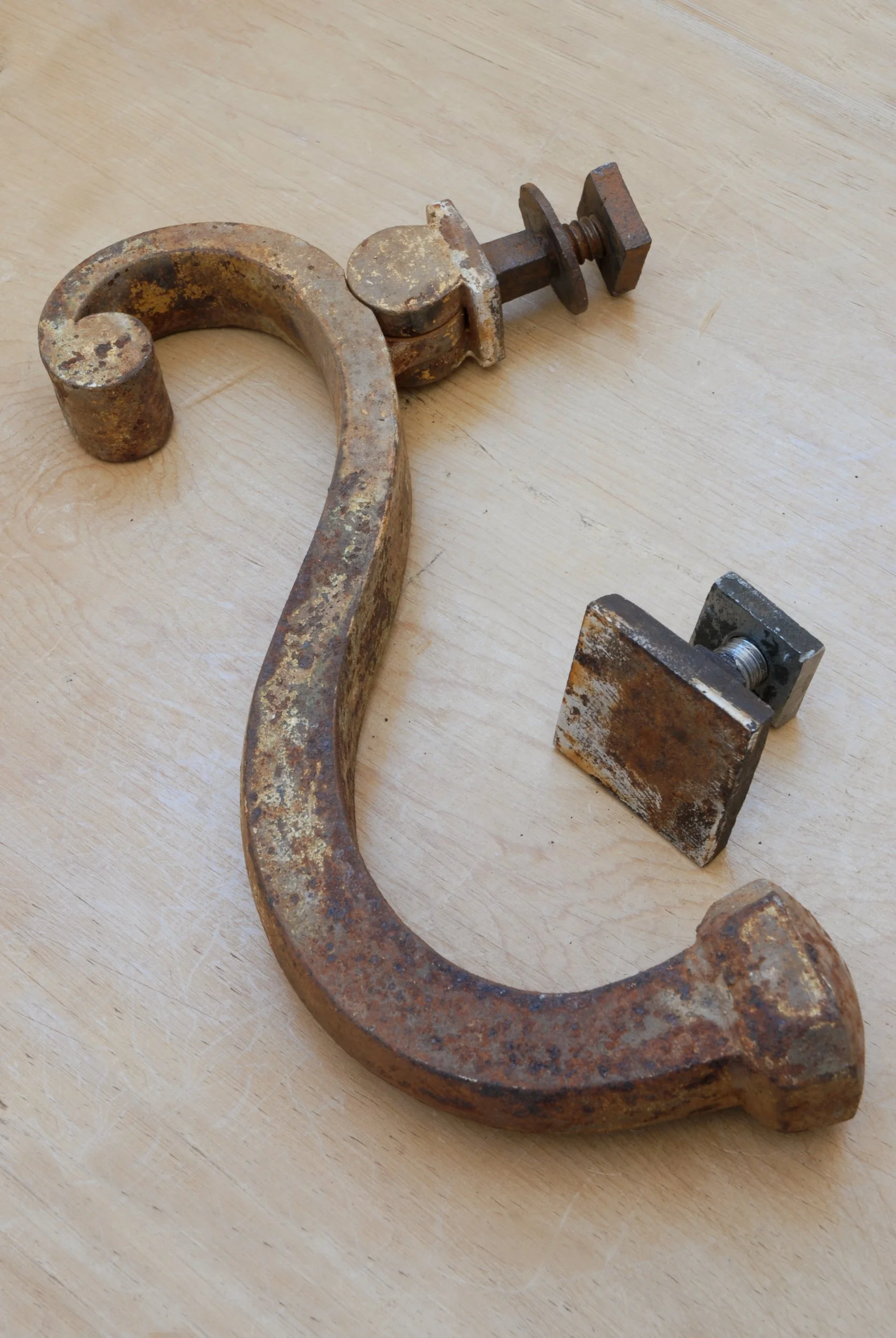 SIZED 1101 Cast Iron Antique Door Knocker.JPG