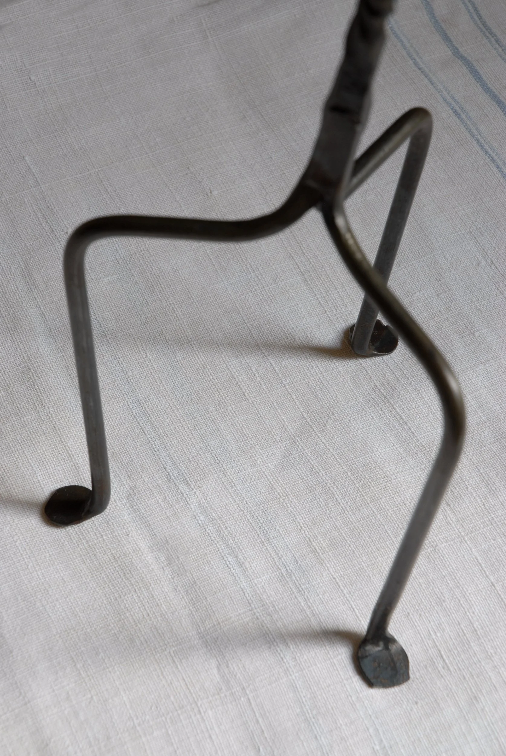 SIZED 1212 Antique Rush Light Iron Waterandwooduk.JPG