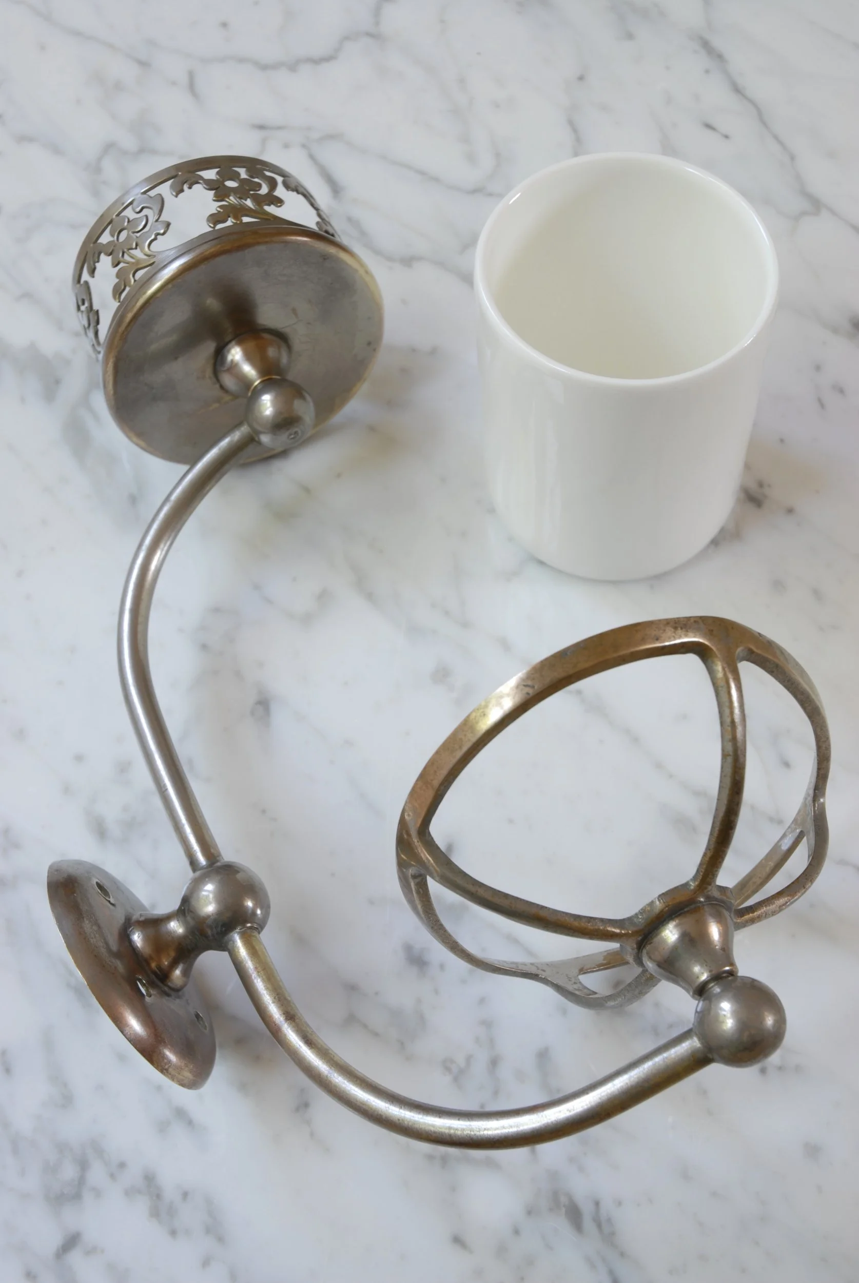 SIZED 1229 Victorian Nickel Soap Dish.JPG