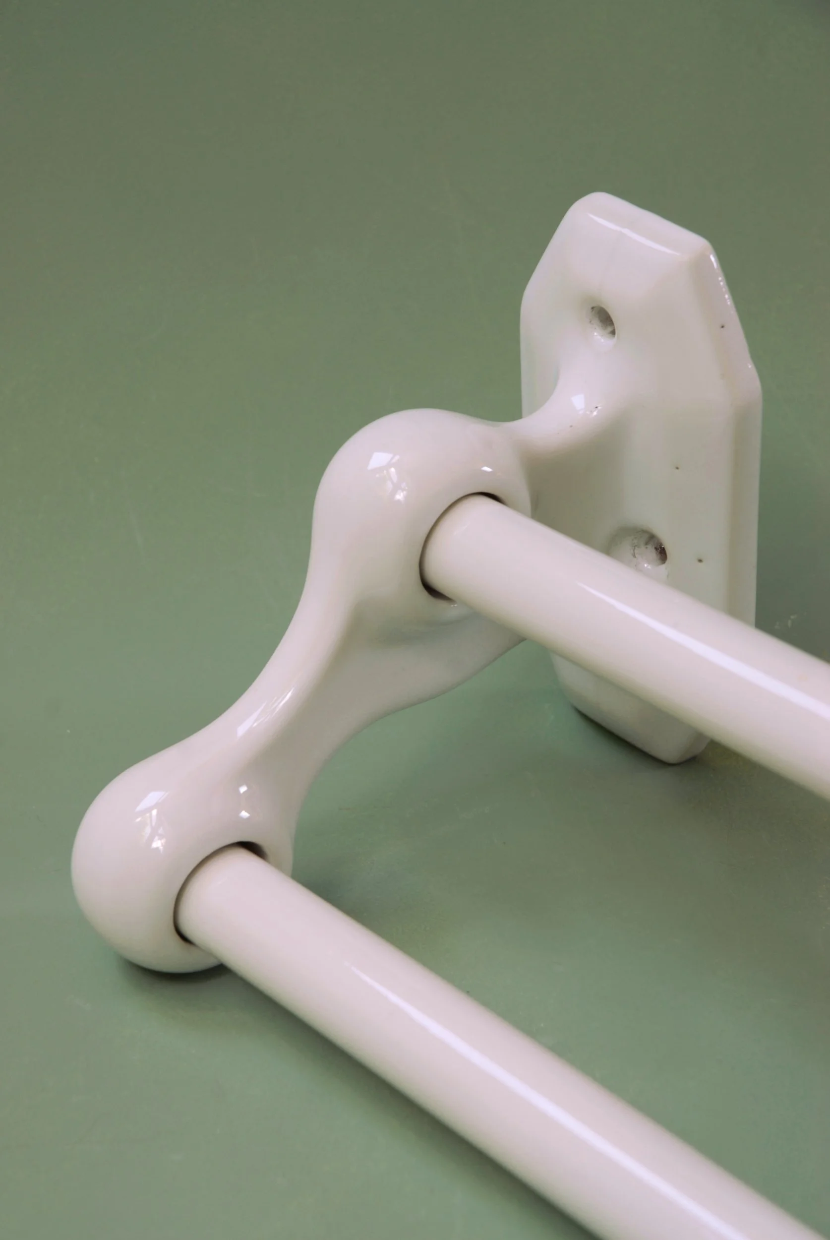 SIZED 1248 Ceramic Antique Towel Rail.JPG