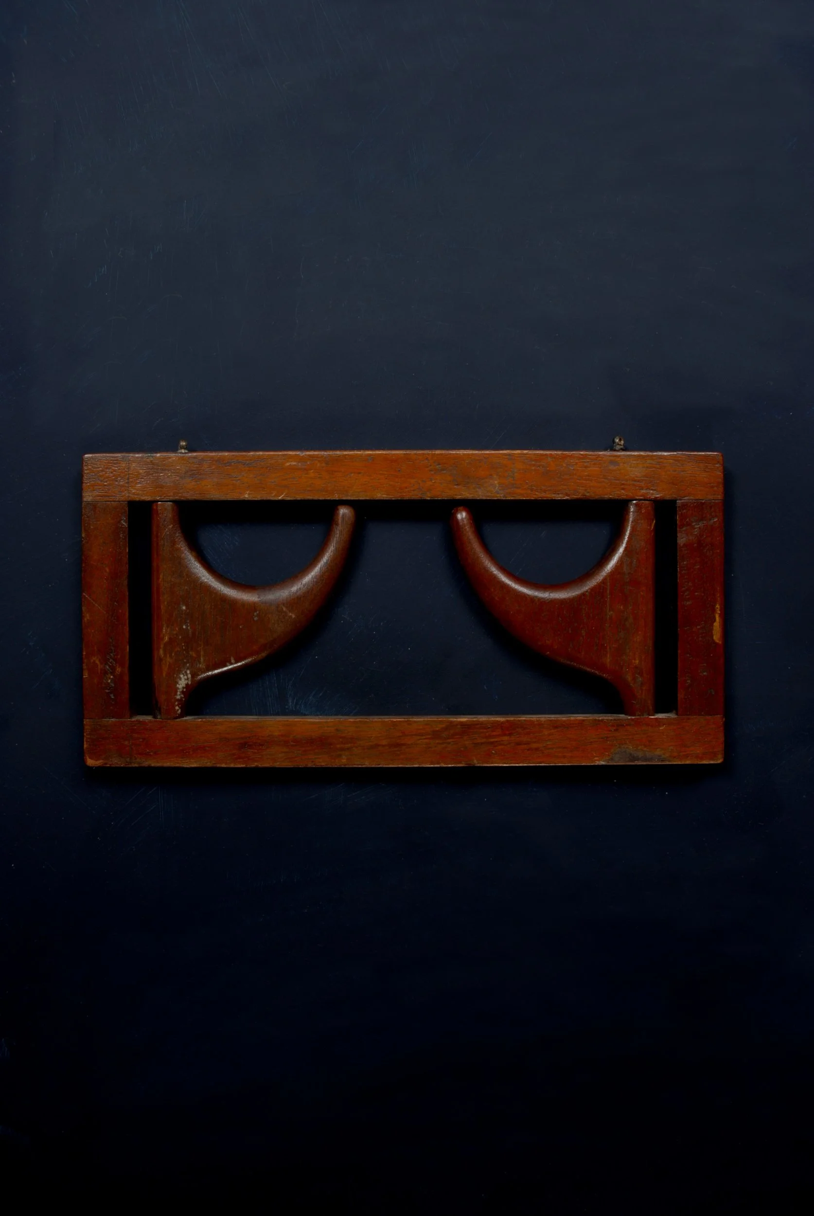 SIZED 1284 Wooden Campaign Hooks.JPG