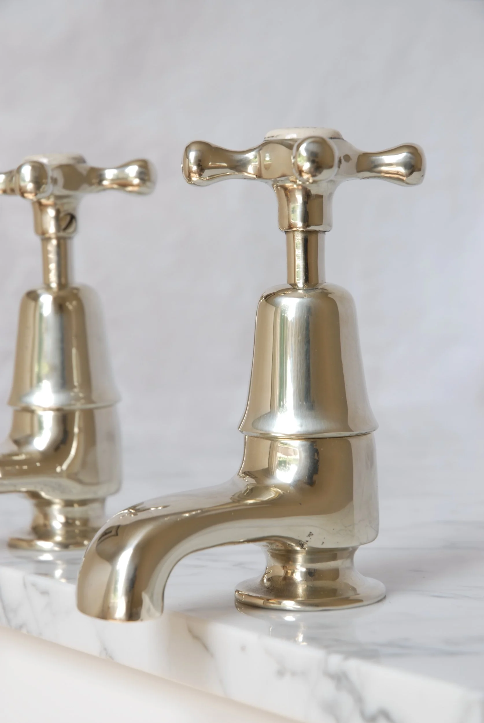SIZED 1572 Antique Faucets Brass.JPG