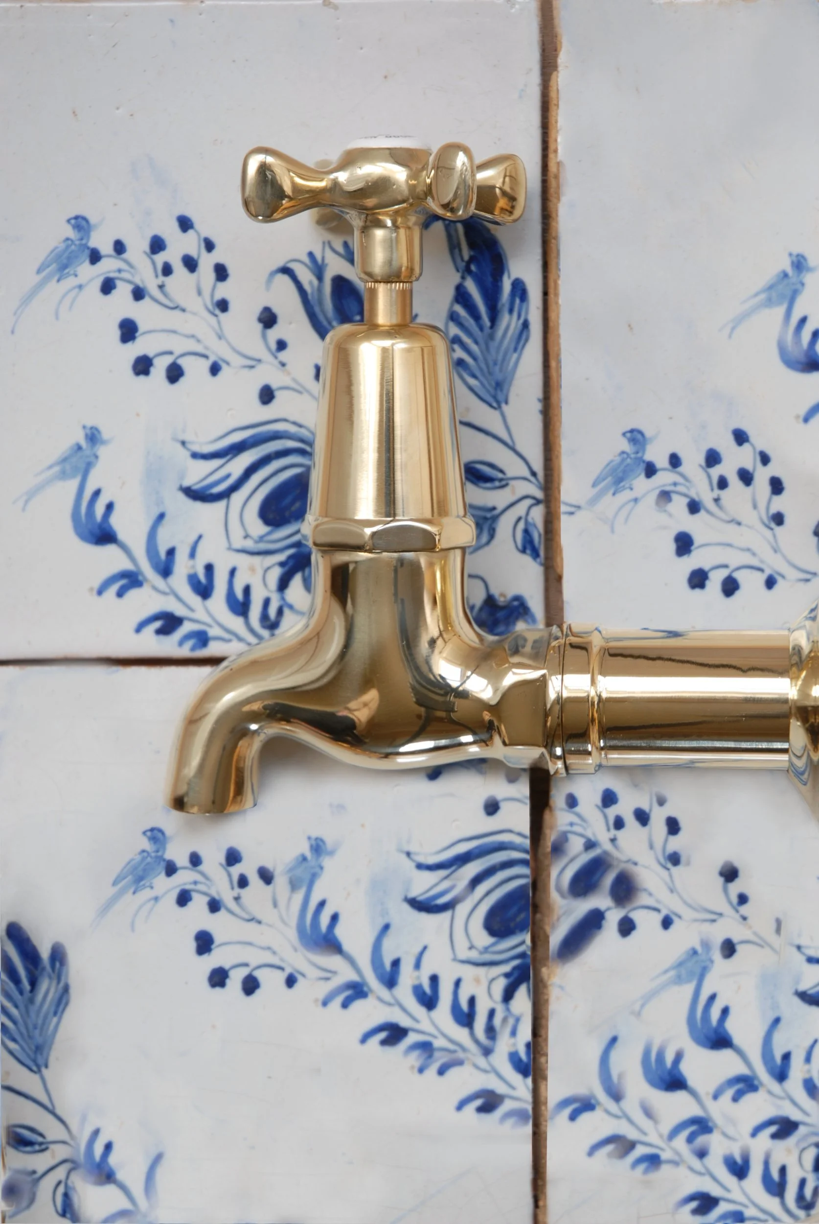 SIZED Wall mounted Bib Taps.JPG