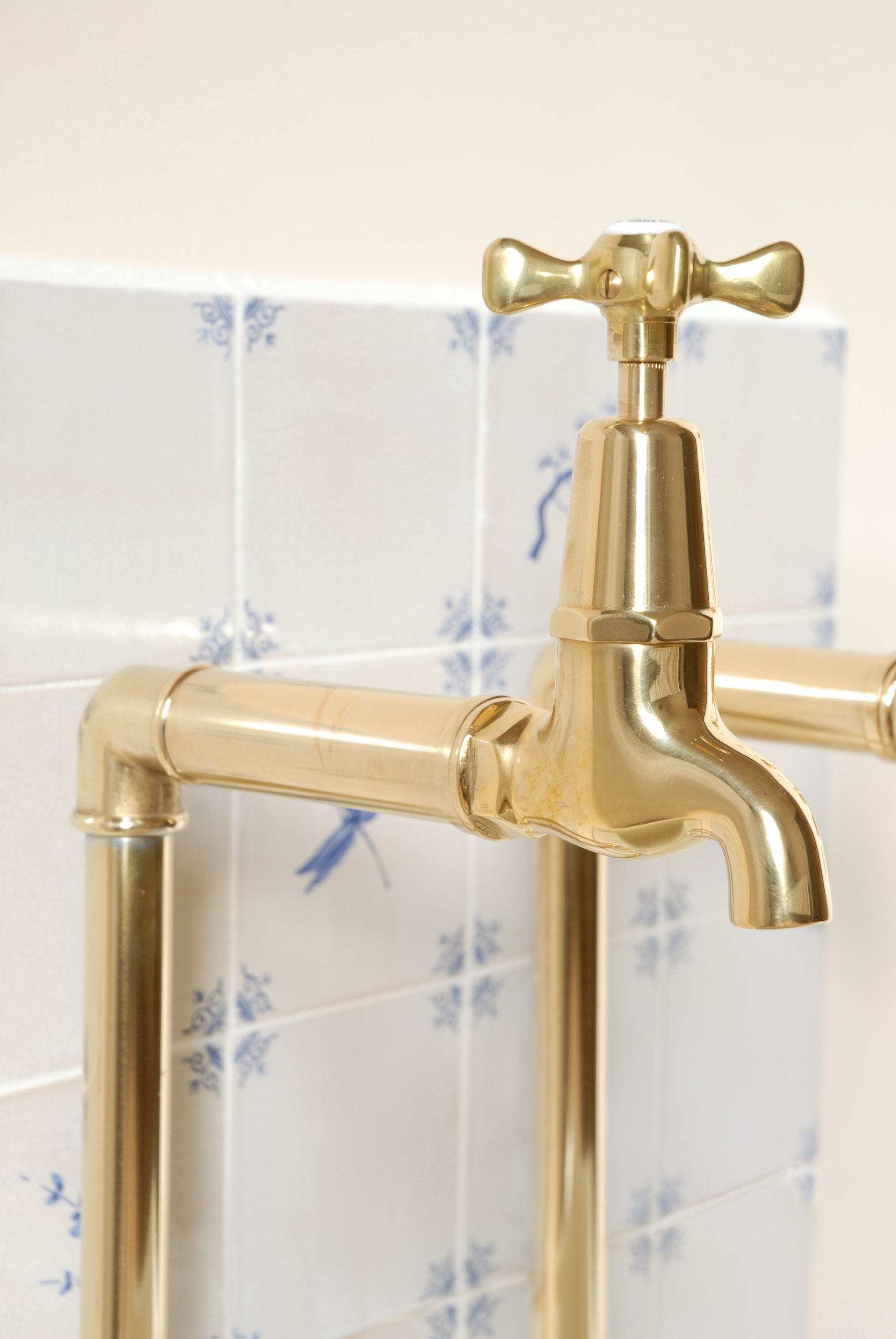 SIZED 1293A Brass Waterandwood Bib Taps.JPG