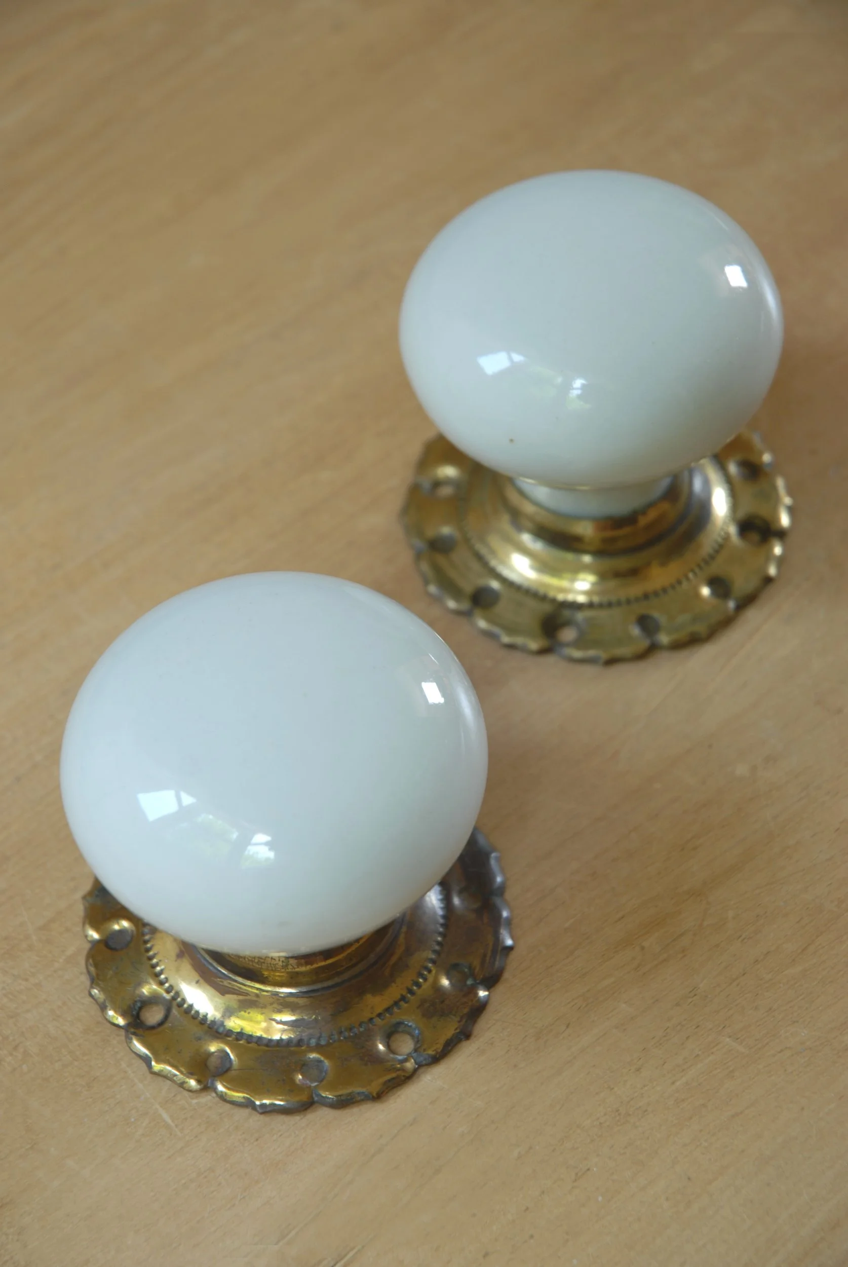 SIZED 1432 Ceramic Victorian Handles White.JPG