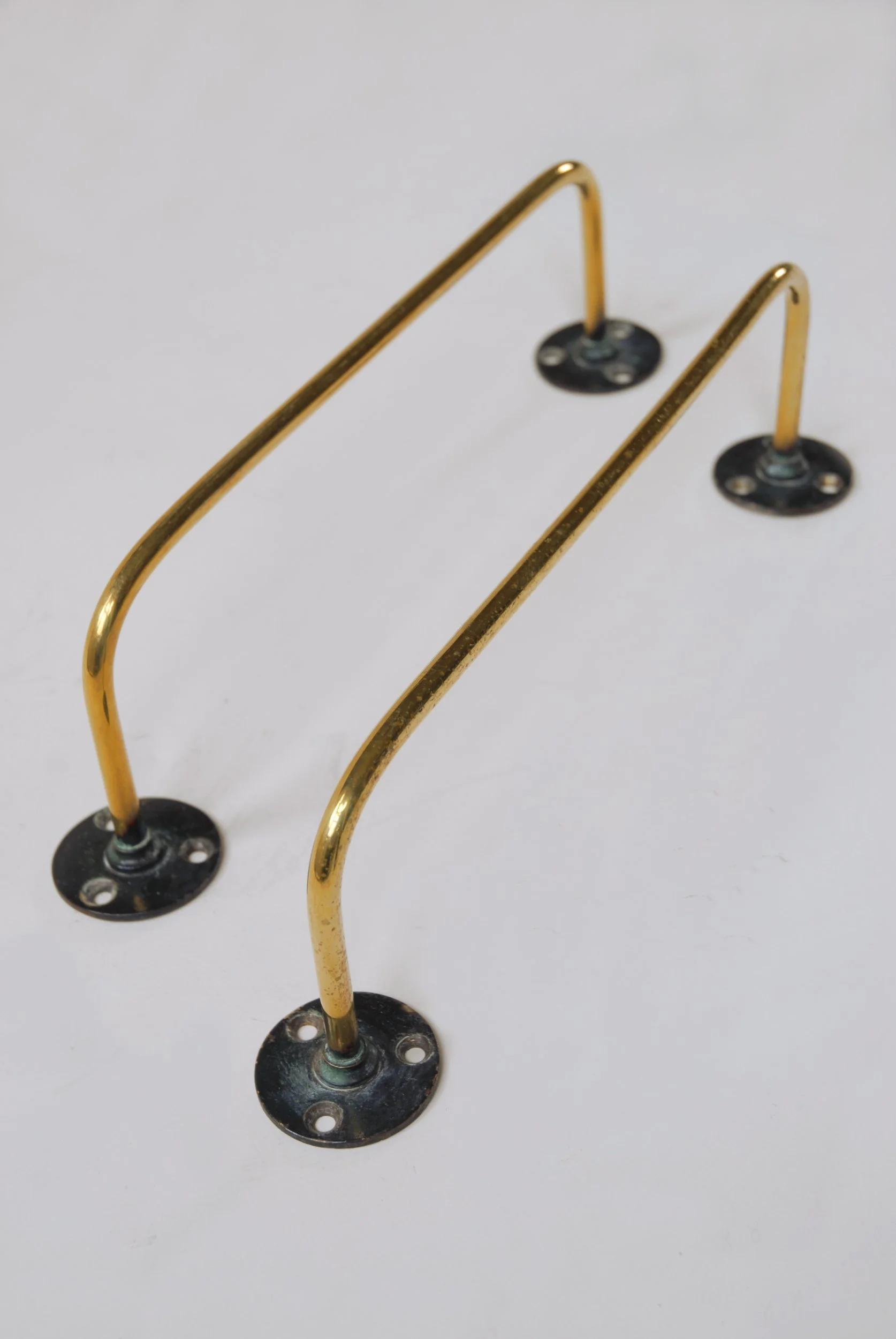 SIZED 1518 Antique Brass Rail.JPG