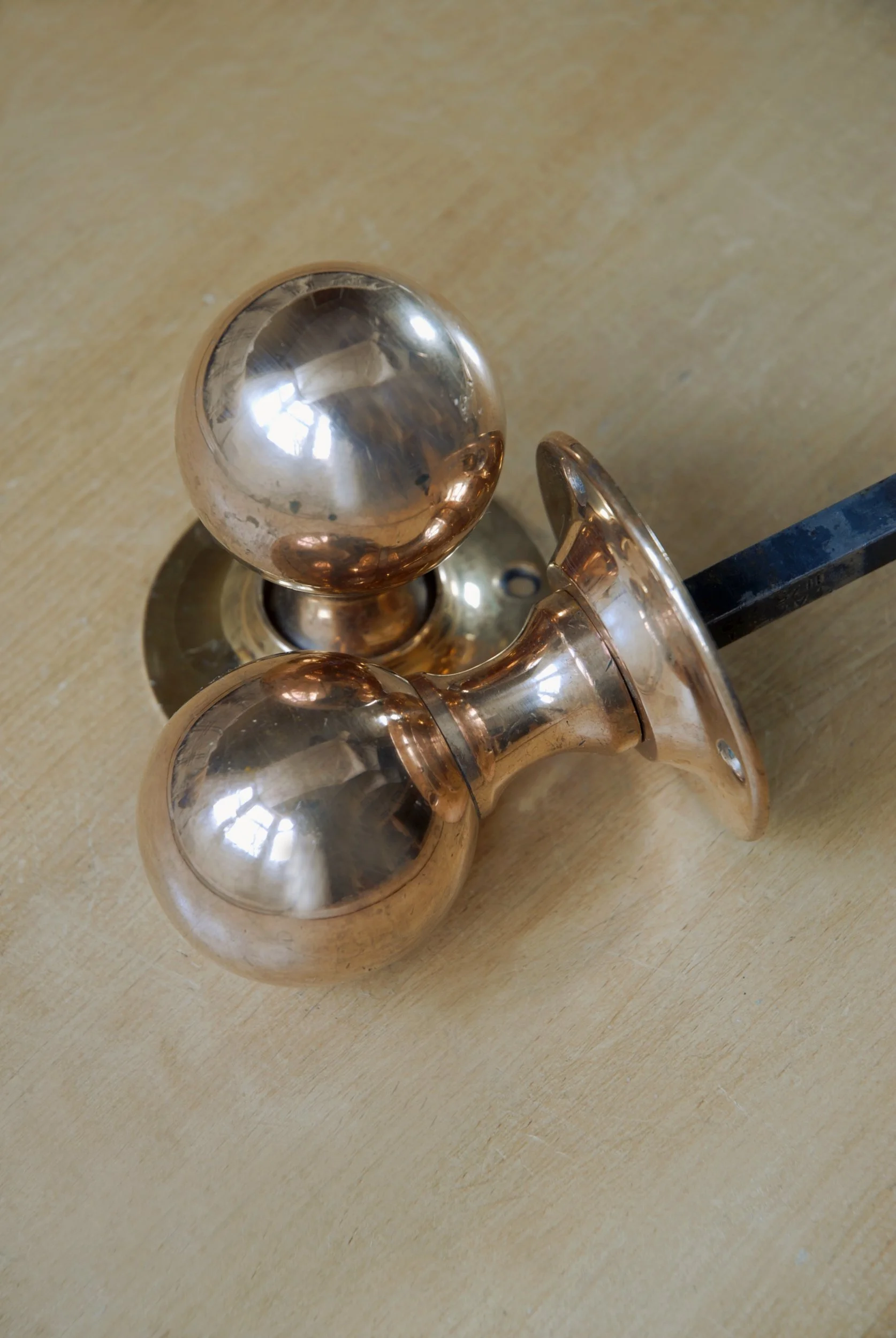 SIZED 1485 Vintage Brass Door Knobs.JPG