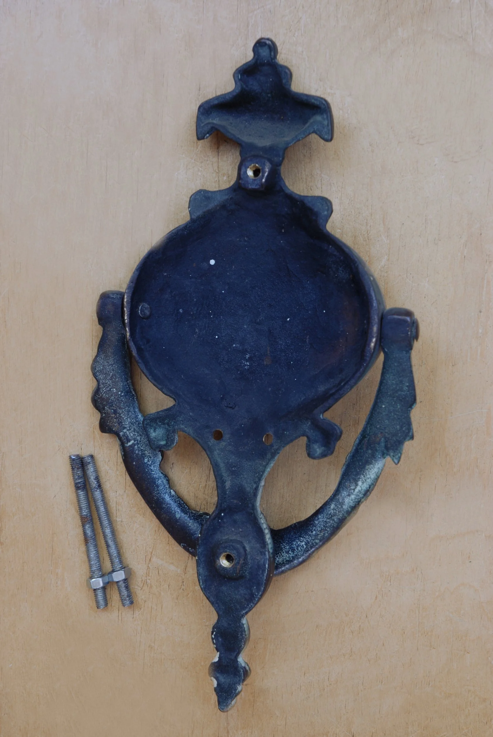 SIZED 1553 Brass Urn Door Knocker Waterandwooduk.JPG