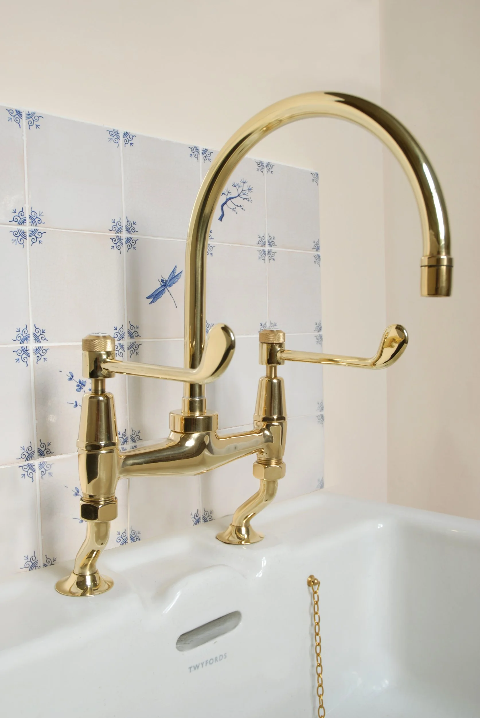 SIZED 1475 Mixer Taps Brass.JPG