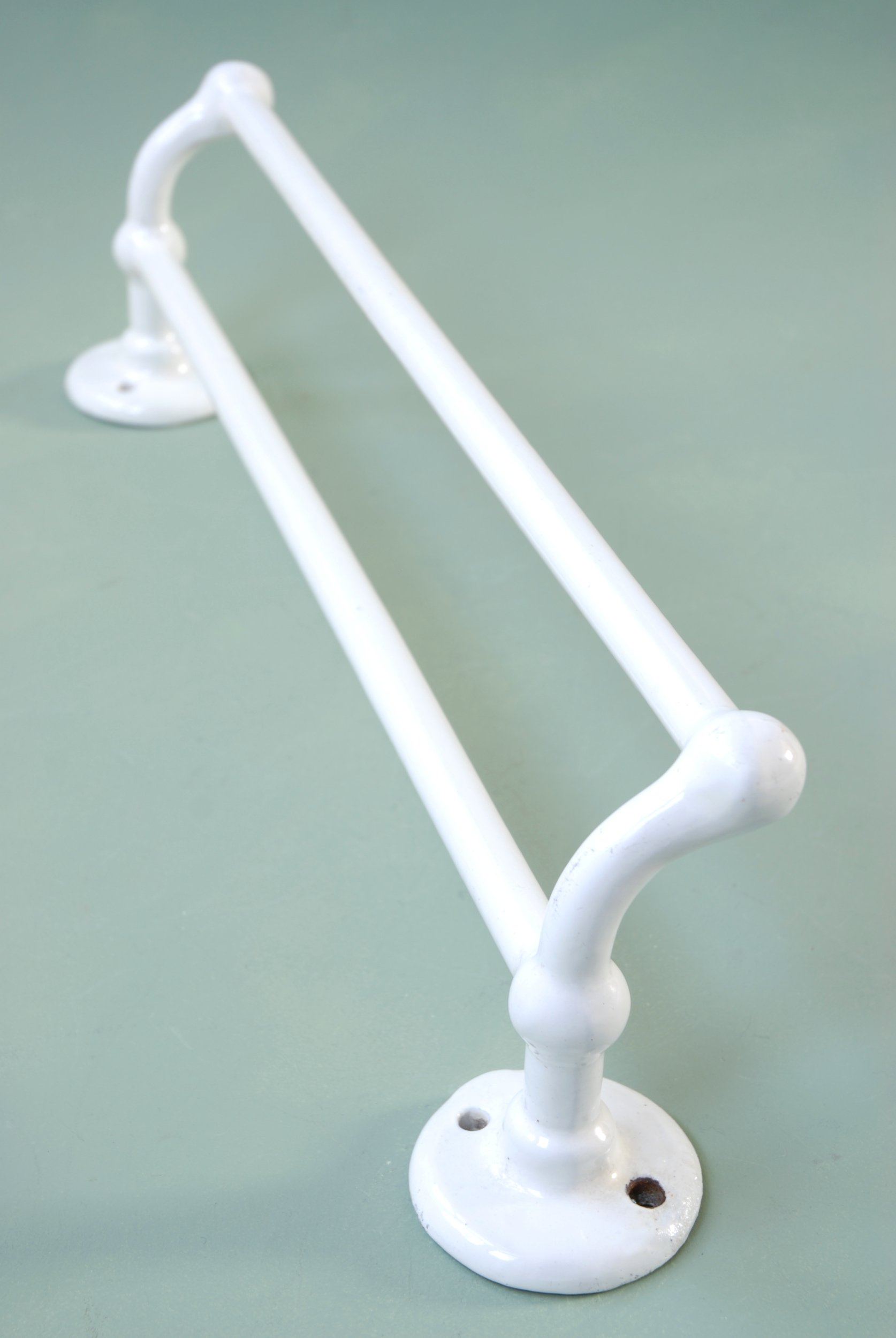 SIZED 1312 Enamel White Towel Rail Bar.JPG