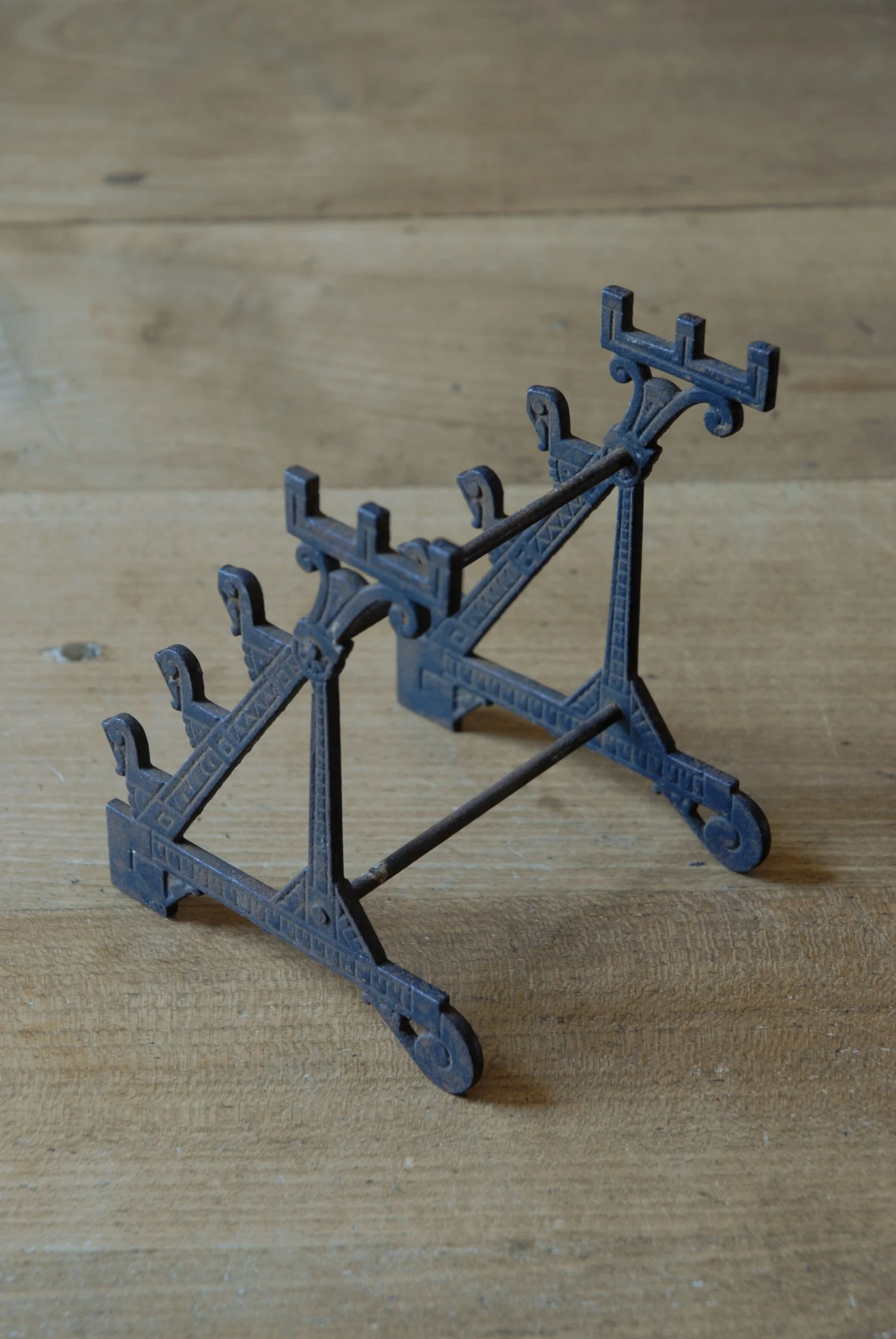 SIZED 1586 Pen Stand Victorian.JPG