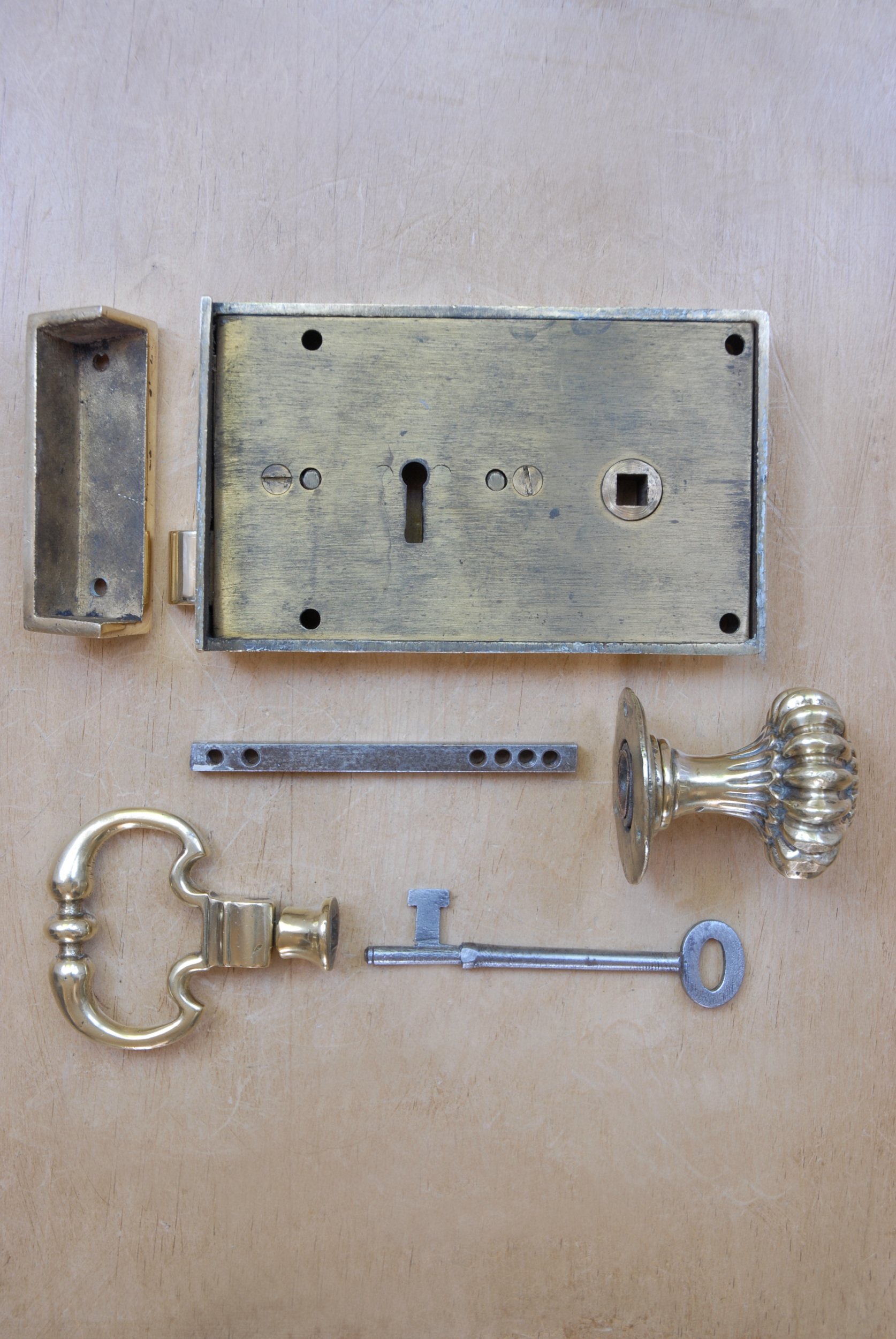 SIZED 1408 Brass Rim Lock With Key.JPG