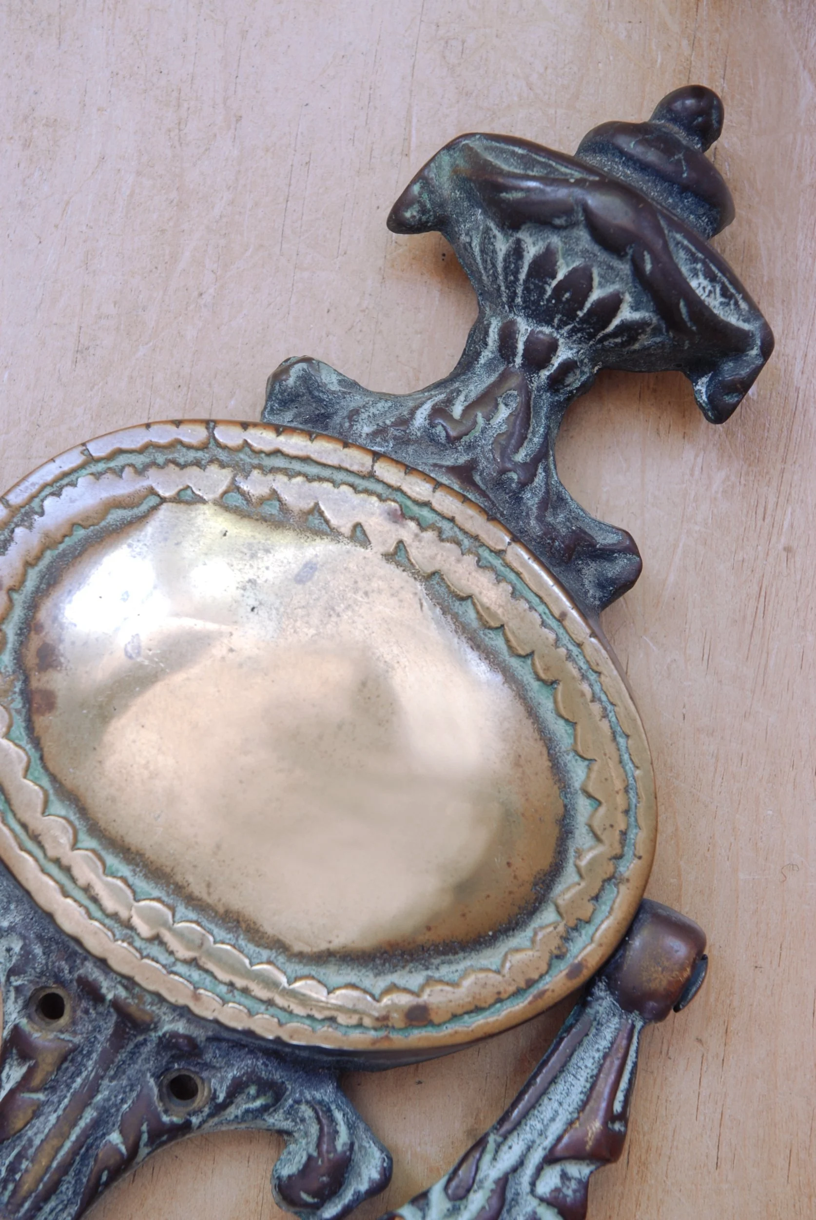 SIZED 1553 Brass Victorian Urn Door Knocker.JPG