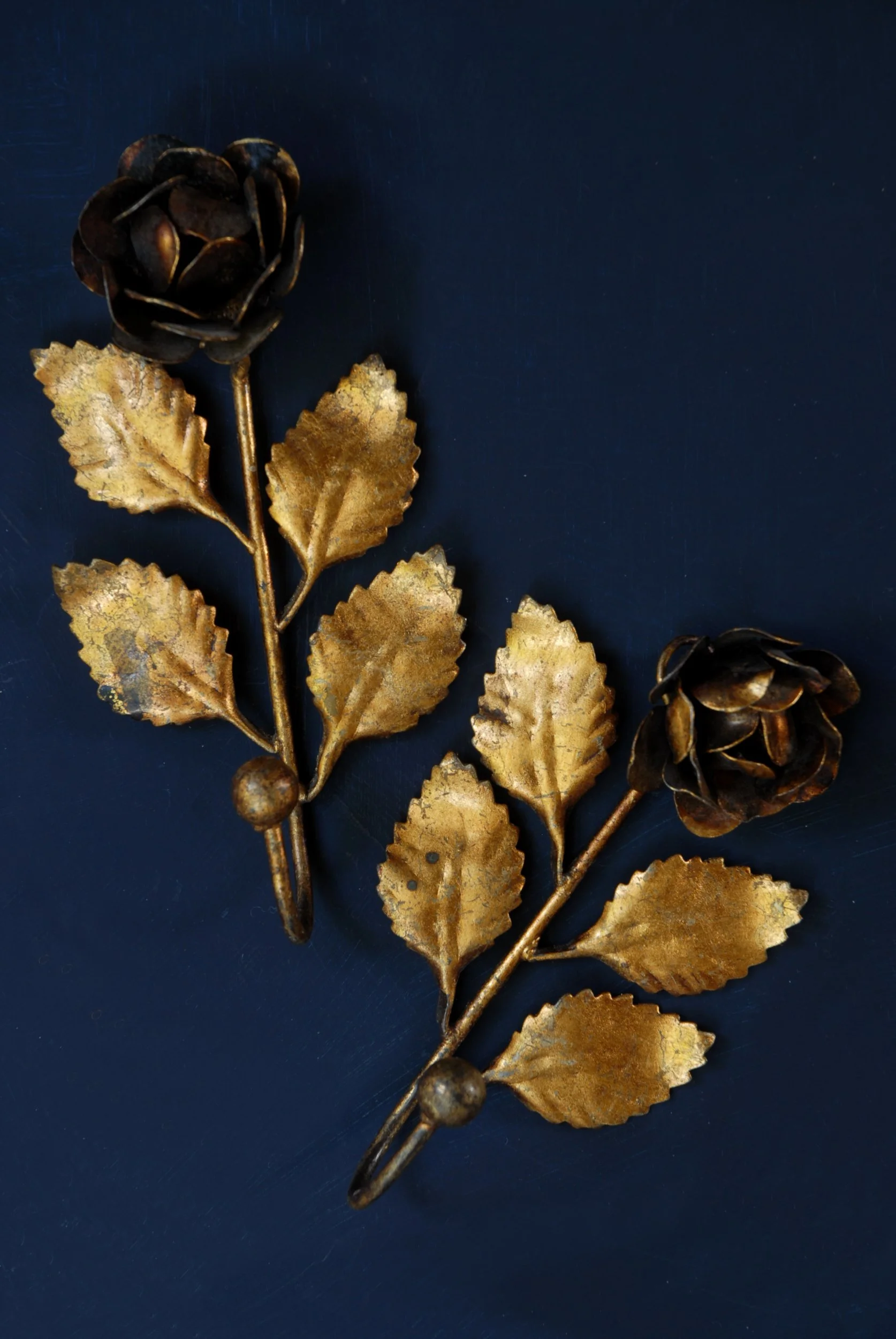 SIZED 1552 Toileware Hooks Italian.JPG