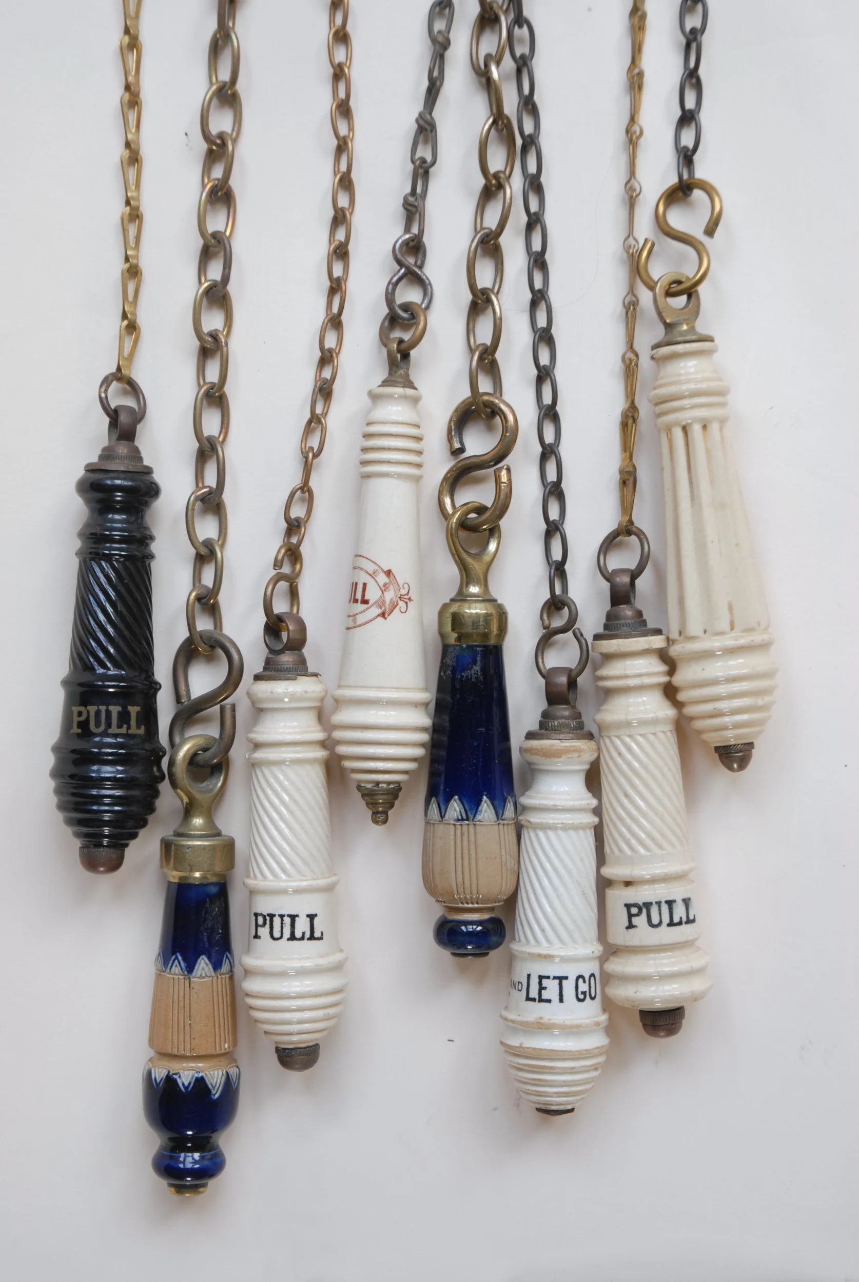 X1 Victorian Ceramic High Level Cistern Pull