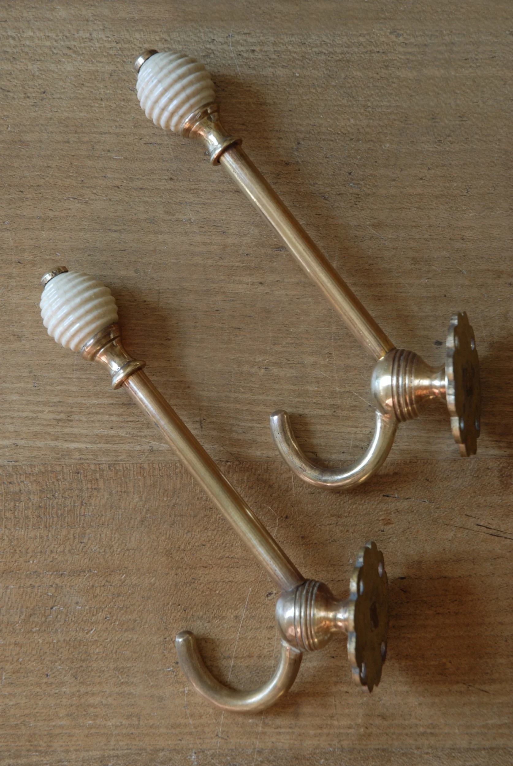 SIZED 1599 Beehive Hooks.JPG