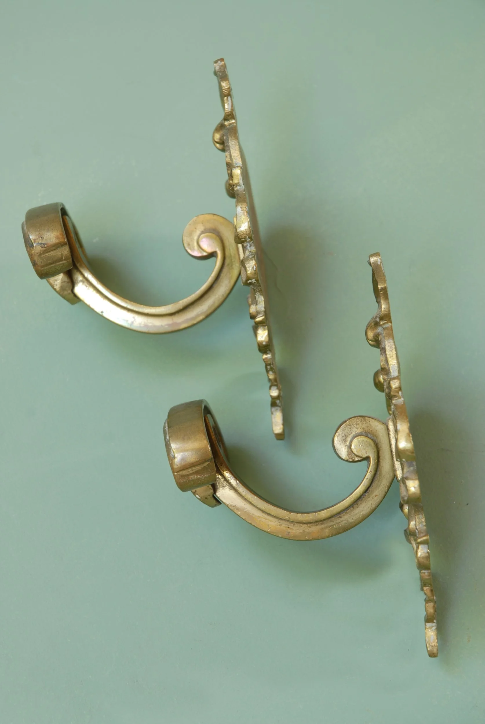 SIZED 1557 Brass Antique Hooks.JPG