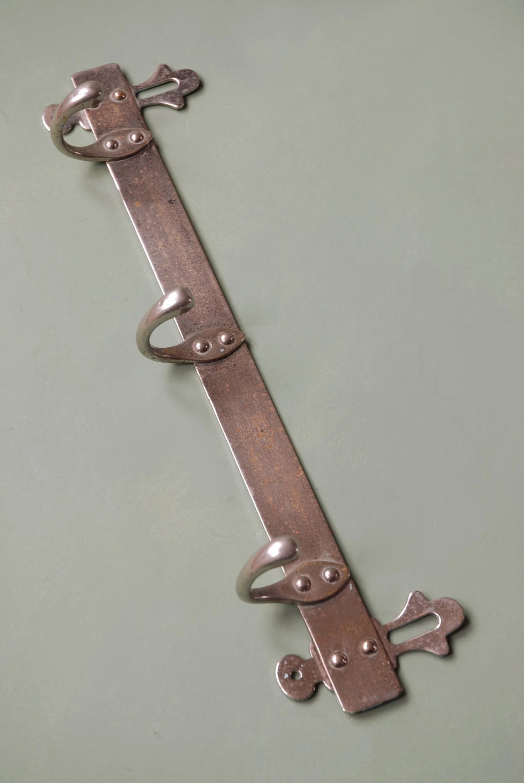 SIZED 1527 Bathroom Vintage Hooks.JPG