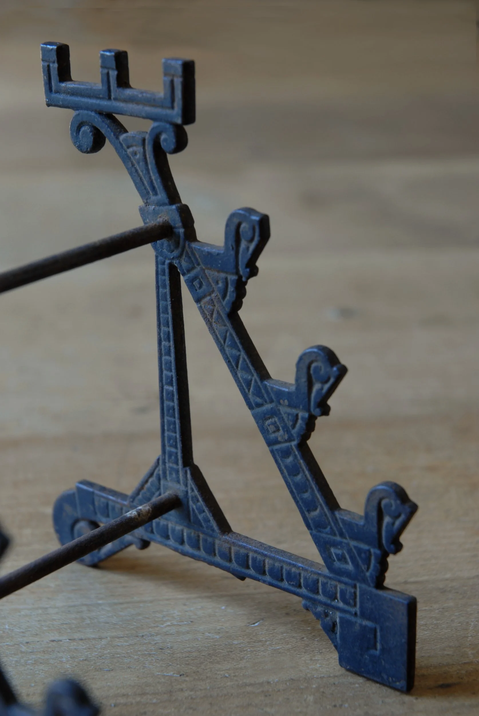 SIZED 1586 Pen Holder Antique.JPG