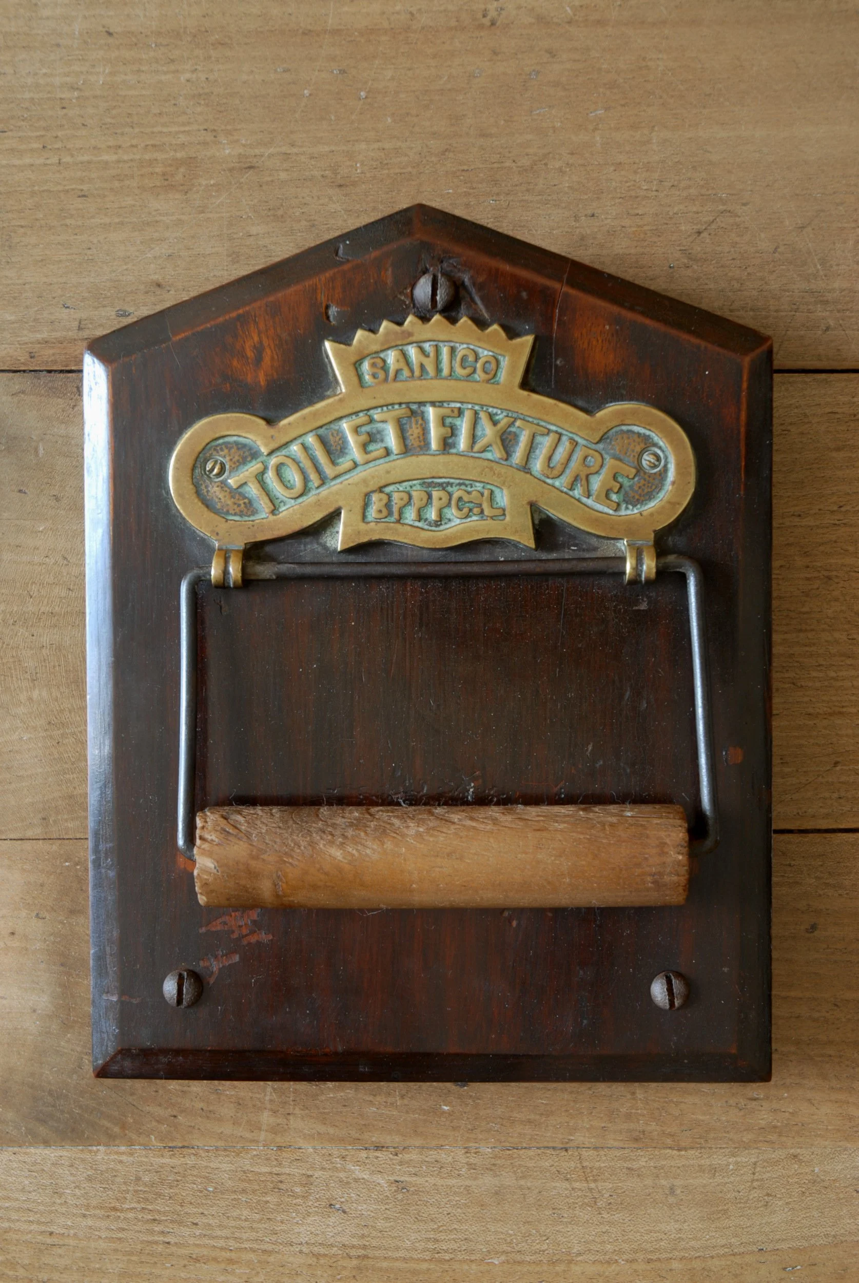 SIZED 1592 Antique Lavatory Holder.JPG