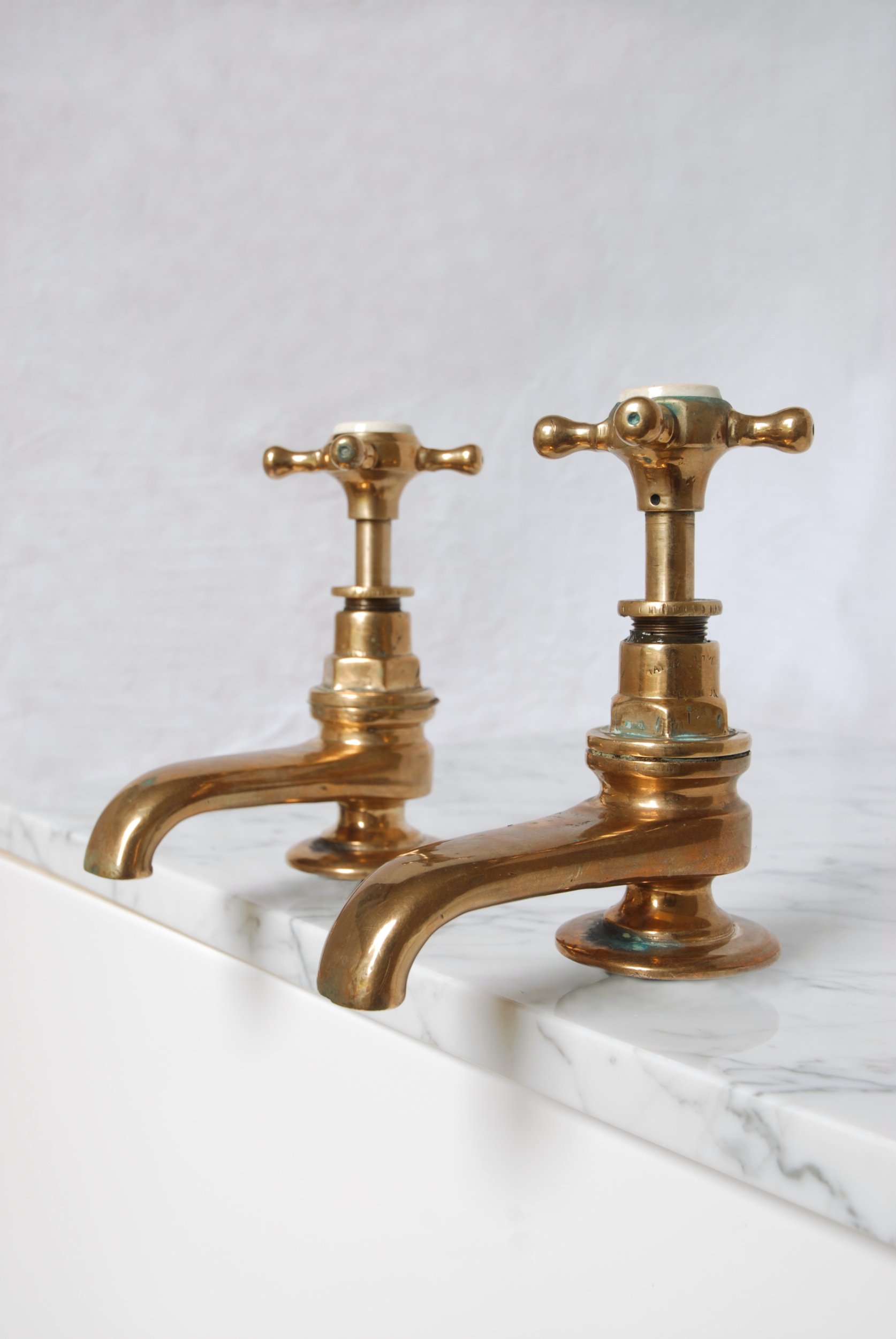 SIZED 1571 Brass Victorian Basin Sink Taps Faucets.JPG