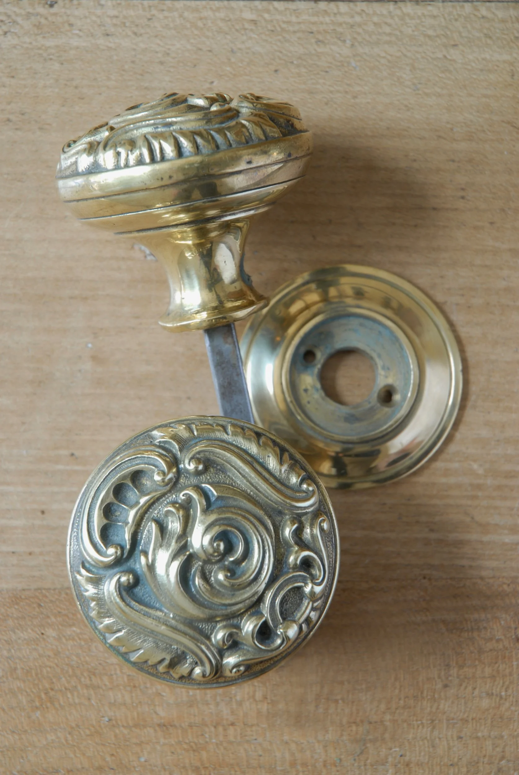 SIZED 1569 Brass Door Knobs.JPG
