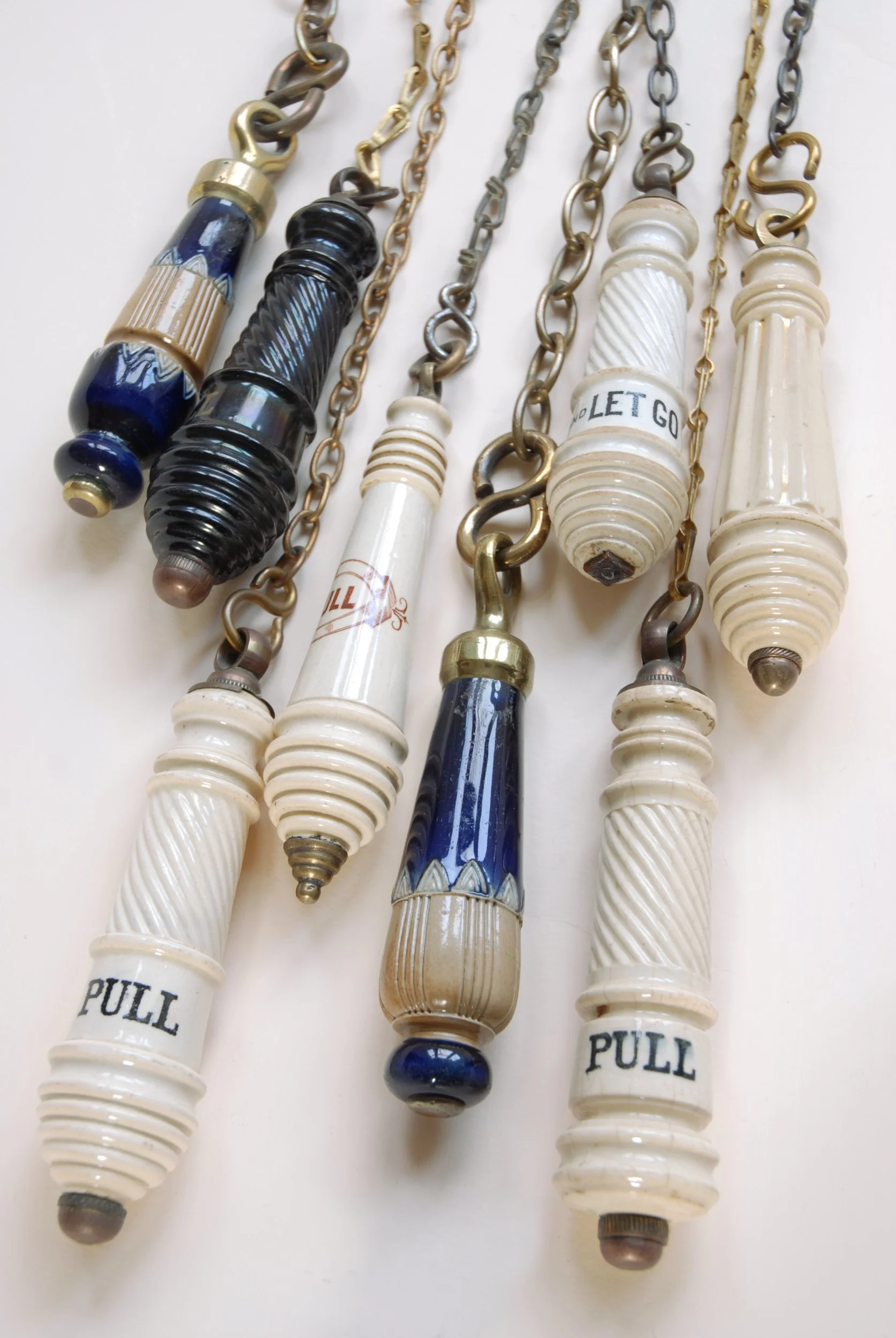 SIZED 1321 Ceramic High Level Cistern Pulls.JPG