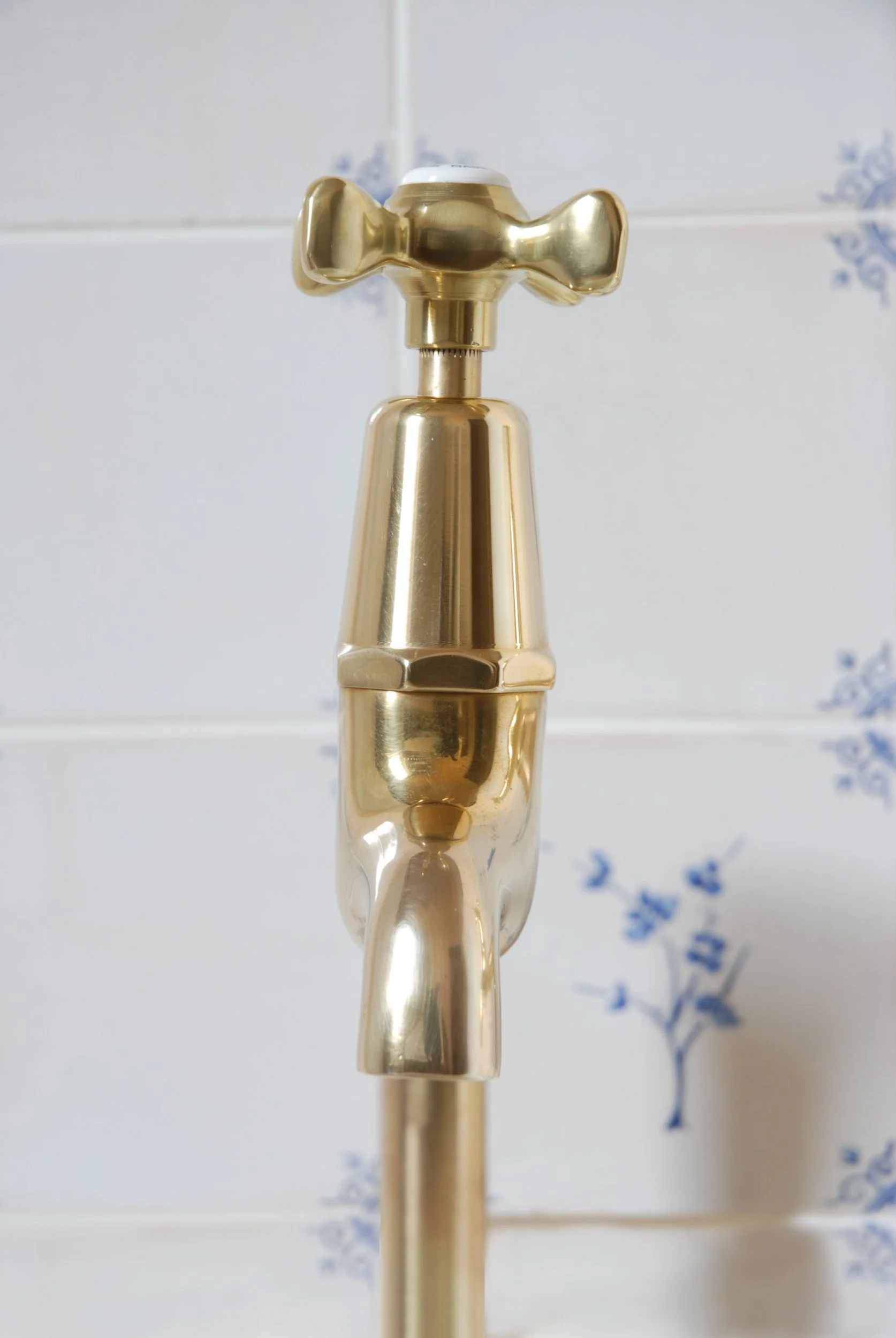 SIZED 1295 Bib Taps Brass.JPG