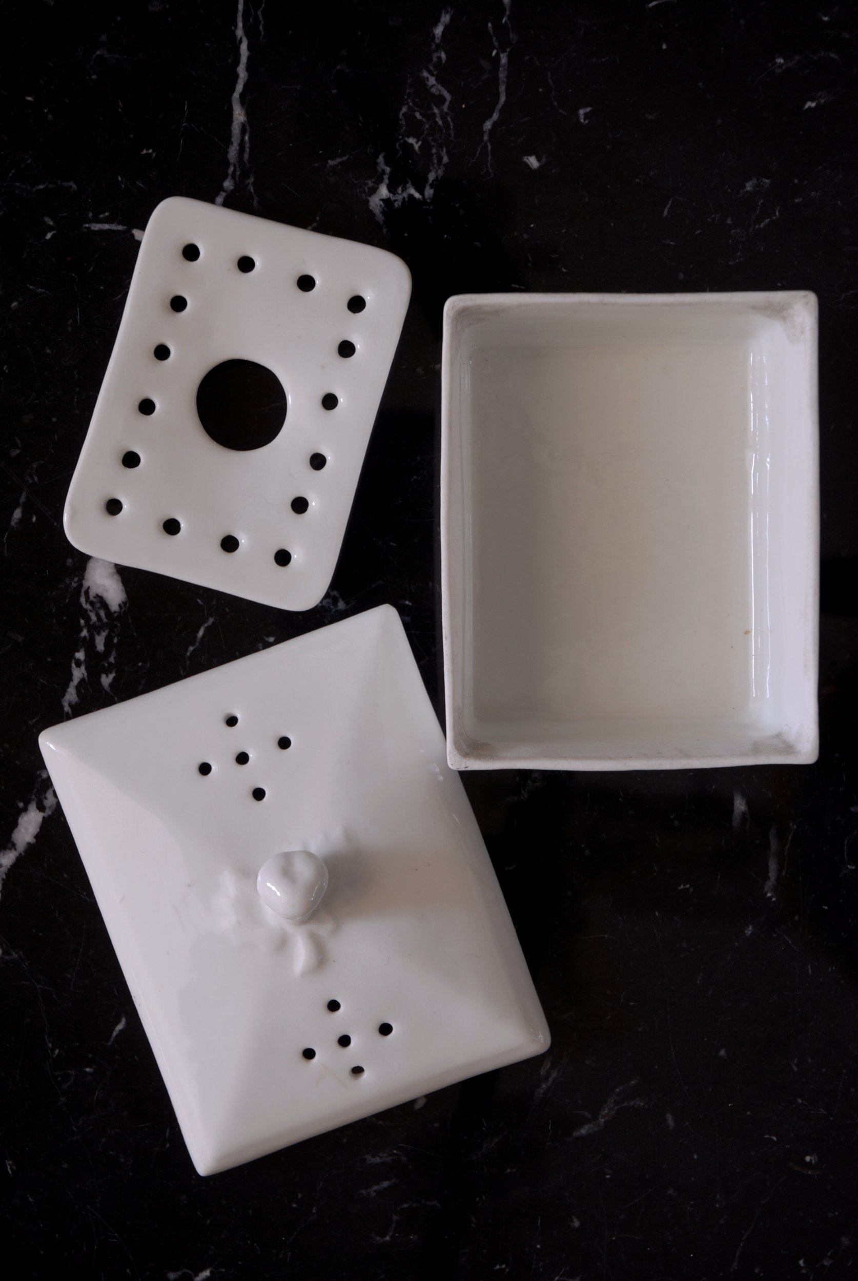 SIZED 1460 Porcelain French Soap Dish.JPG