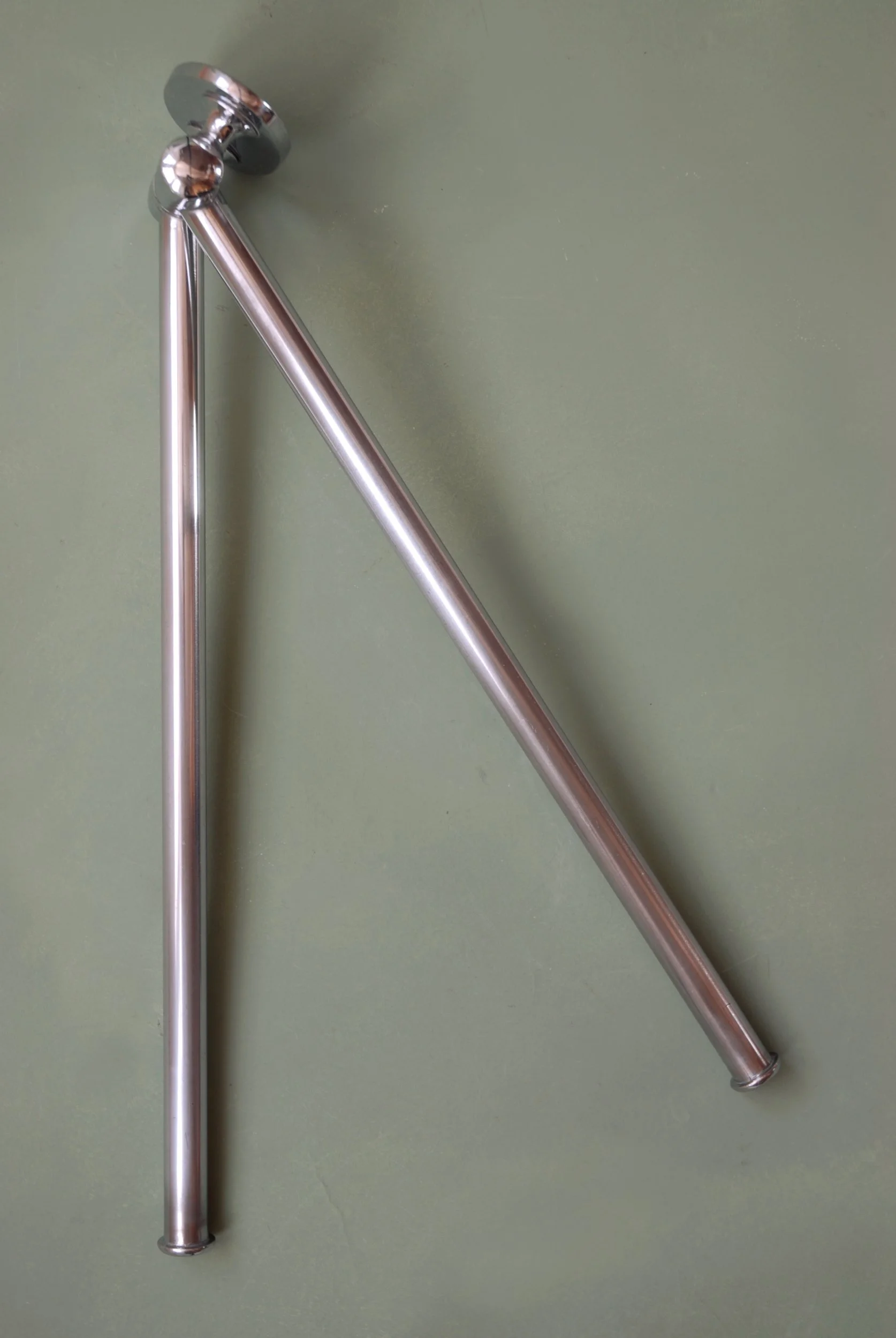 SIZED 1540 Chrome Vintage Towel Rail.JPG