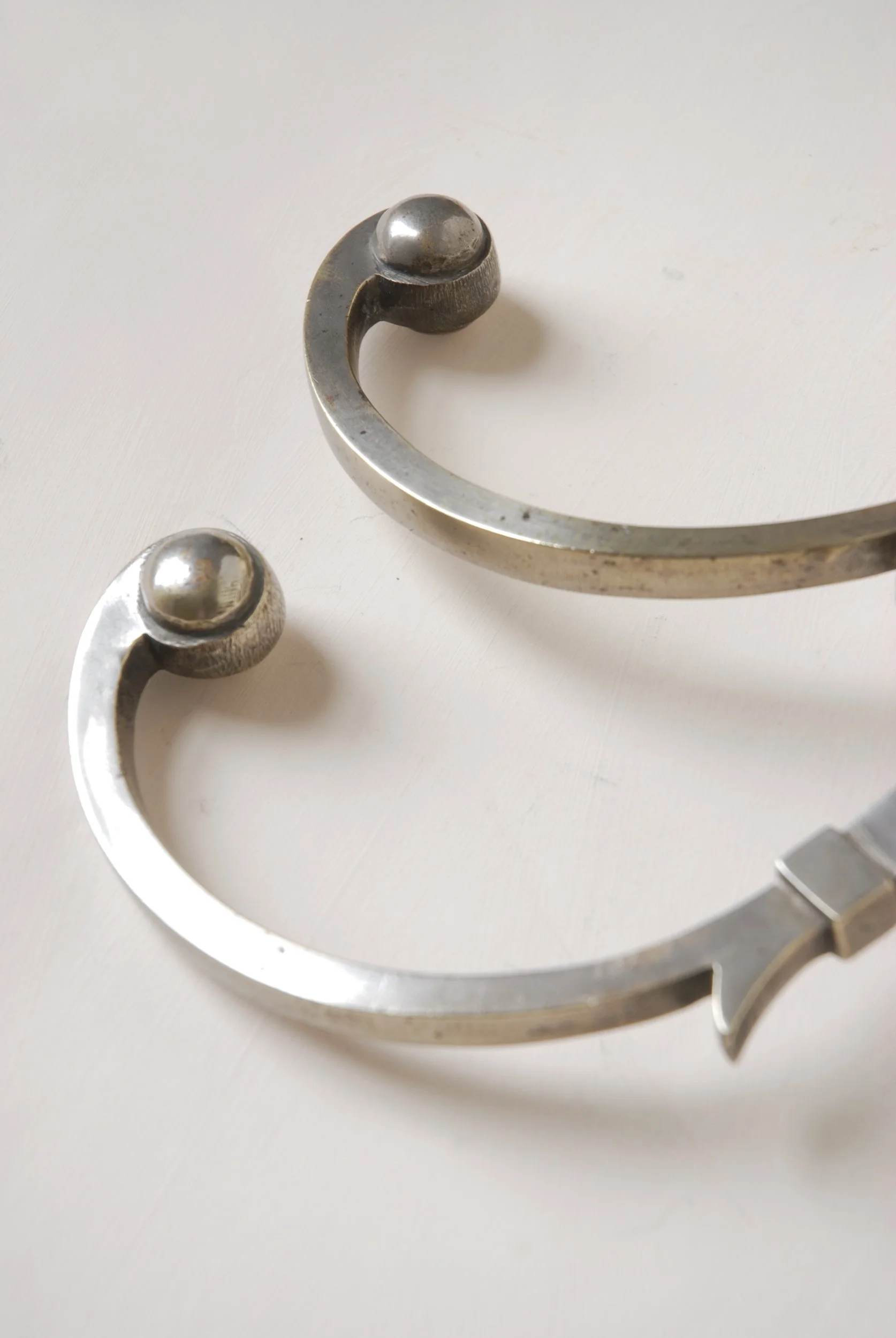 SIZED 1511 Art Deco Hooks.JPG