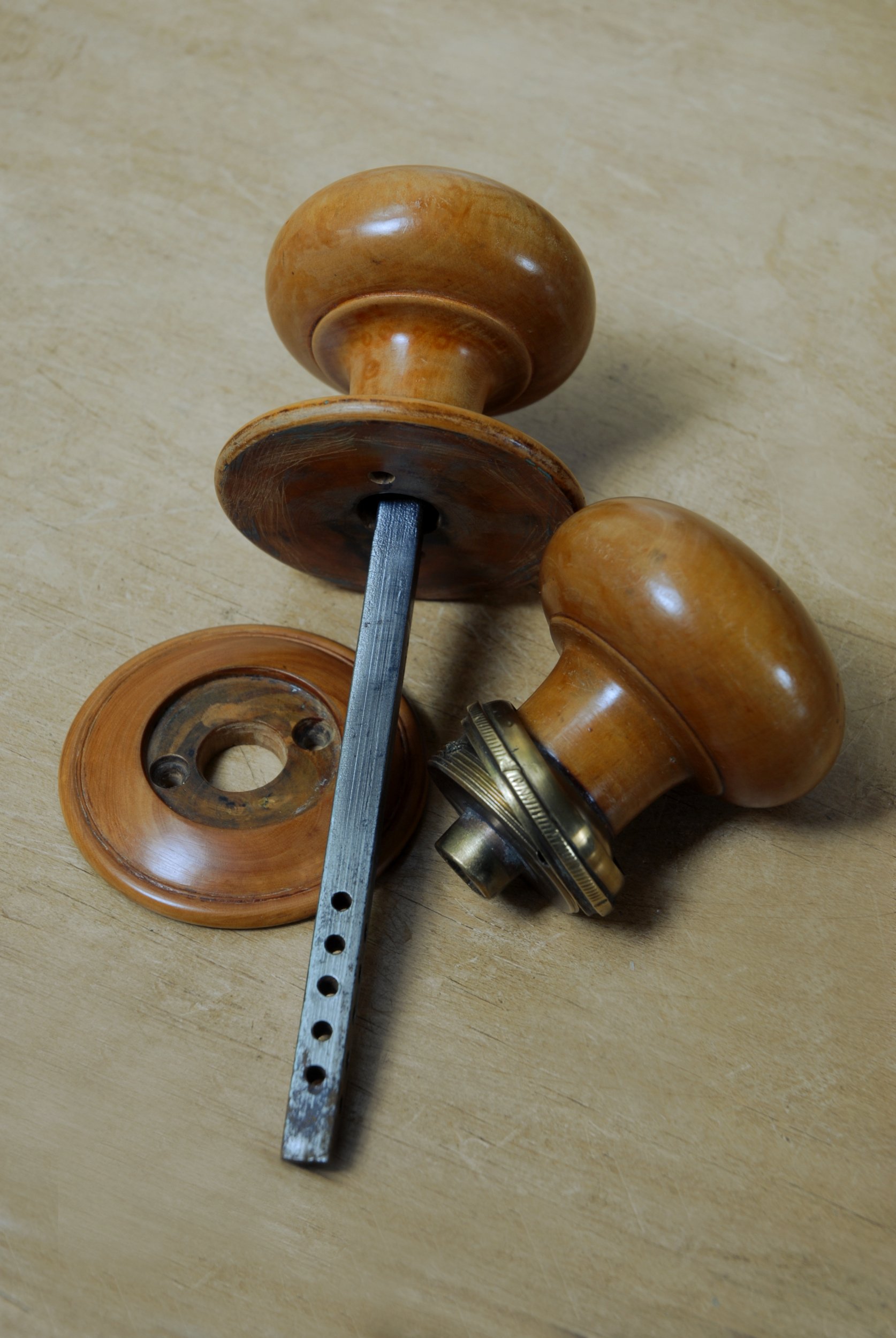 SIZED 1566 Wooden Door Knob Victorian.JPG
