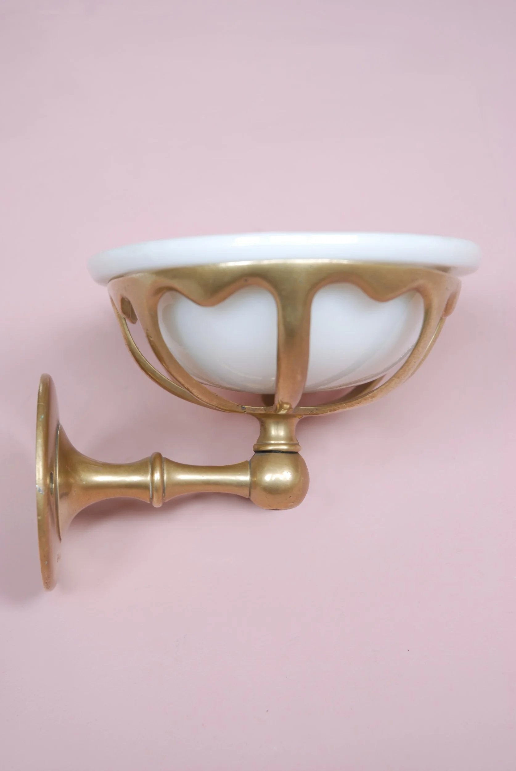 SIZED 1357 Brass Soap Holder Shanks Waterandwooduk.JPG