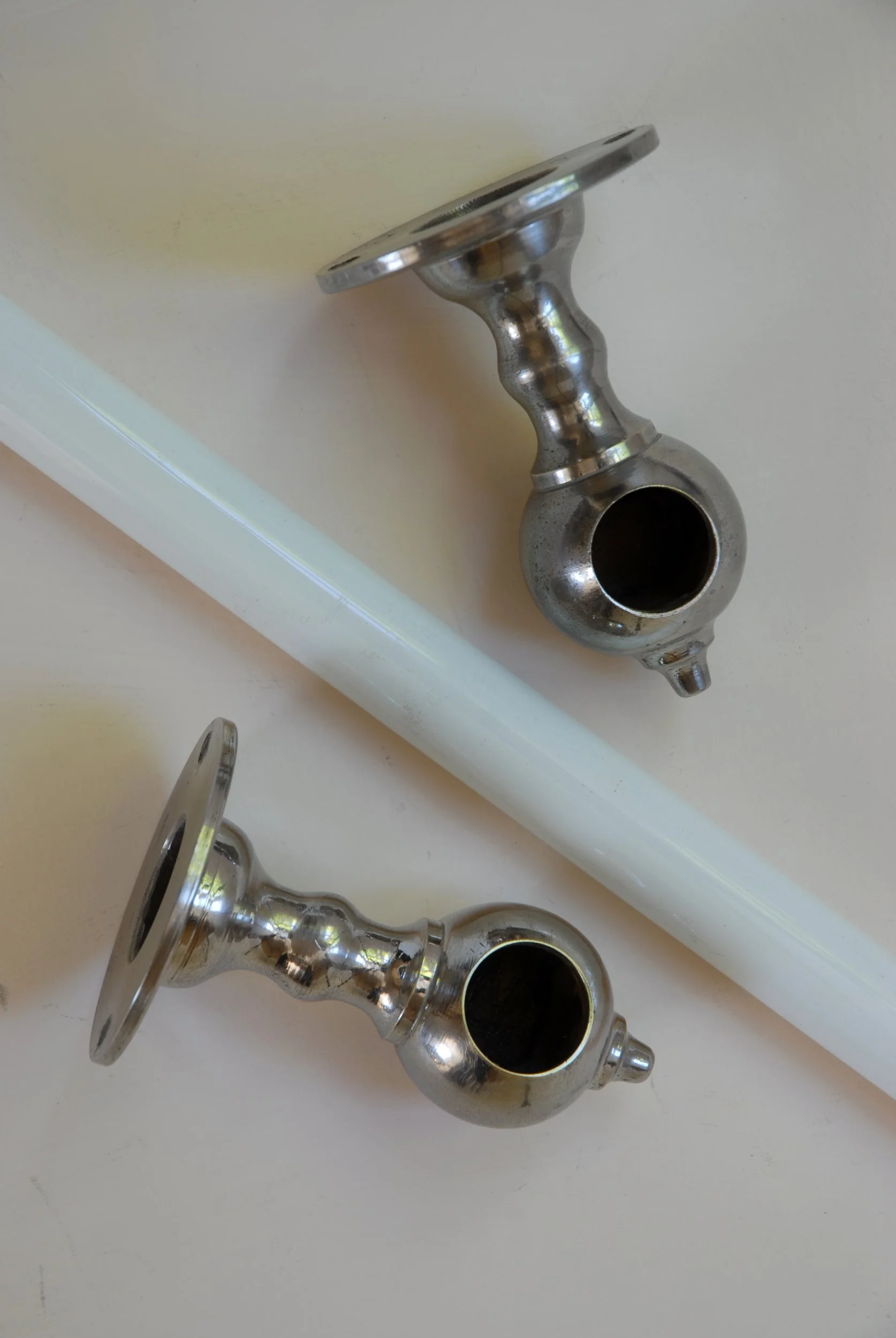 SIZED 1555 Antique Towel Rail.JPG