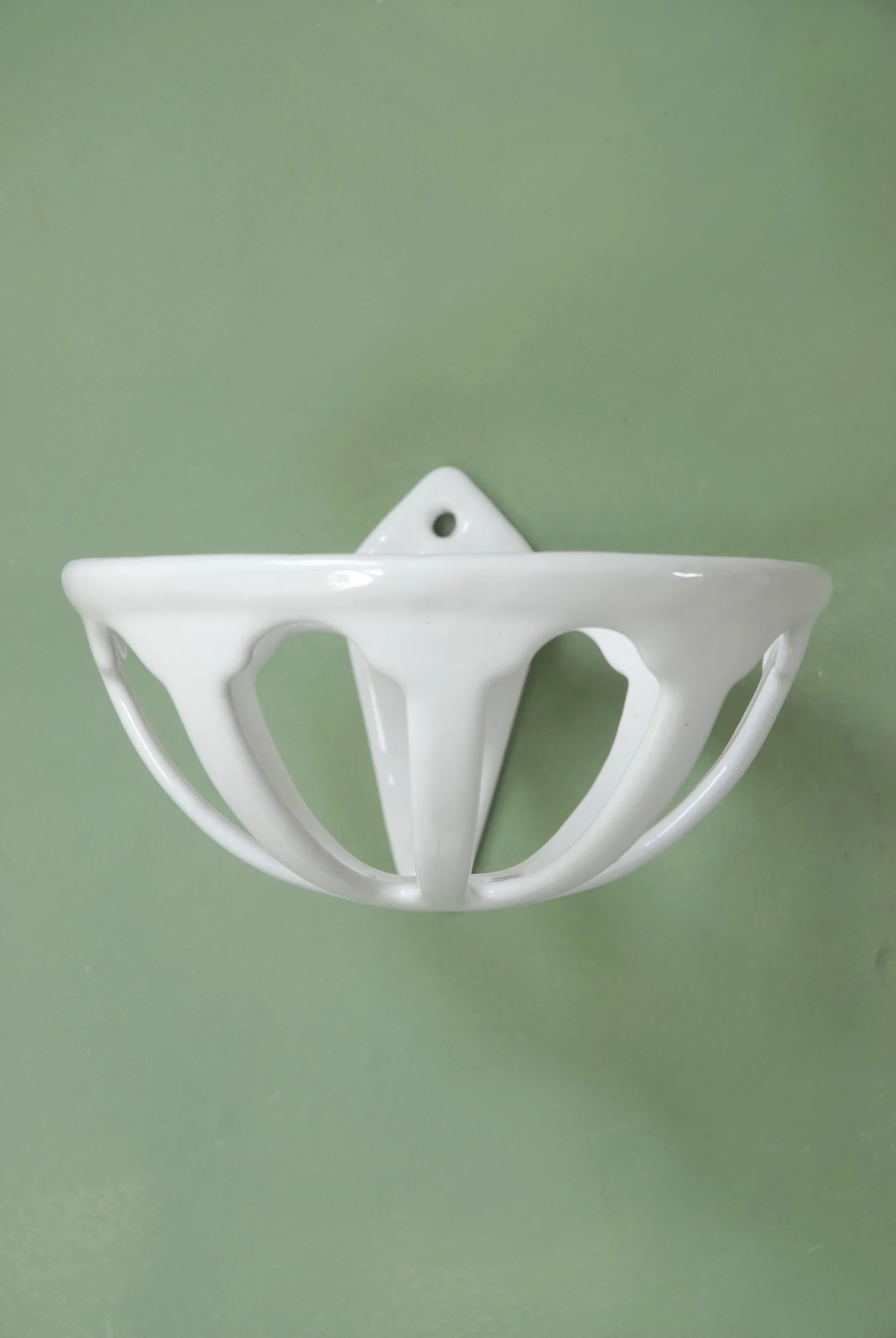 SIZED 1563 Enamel Sponge Holder.JPG