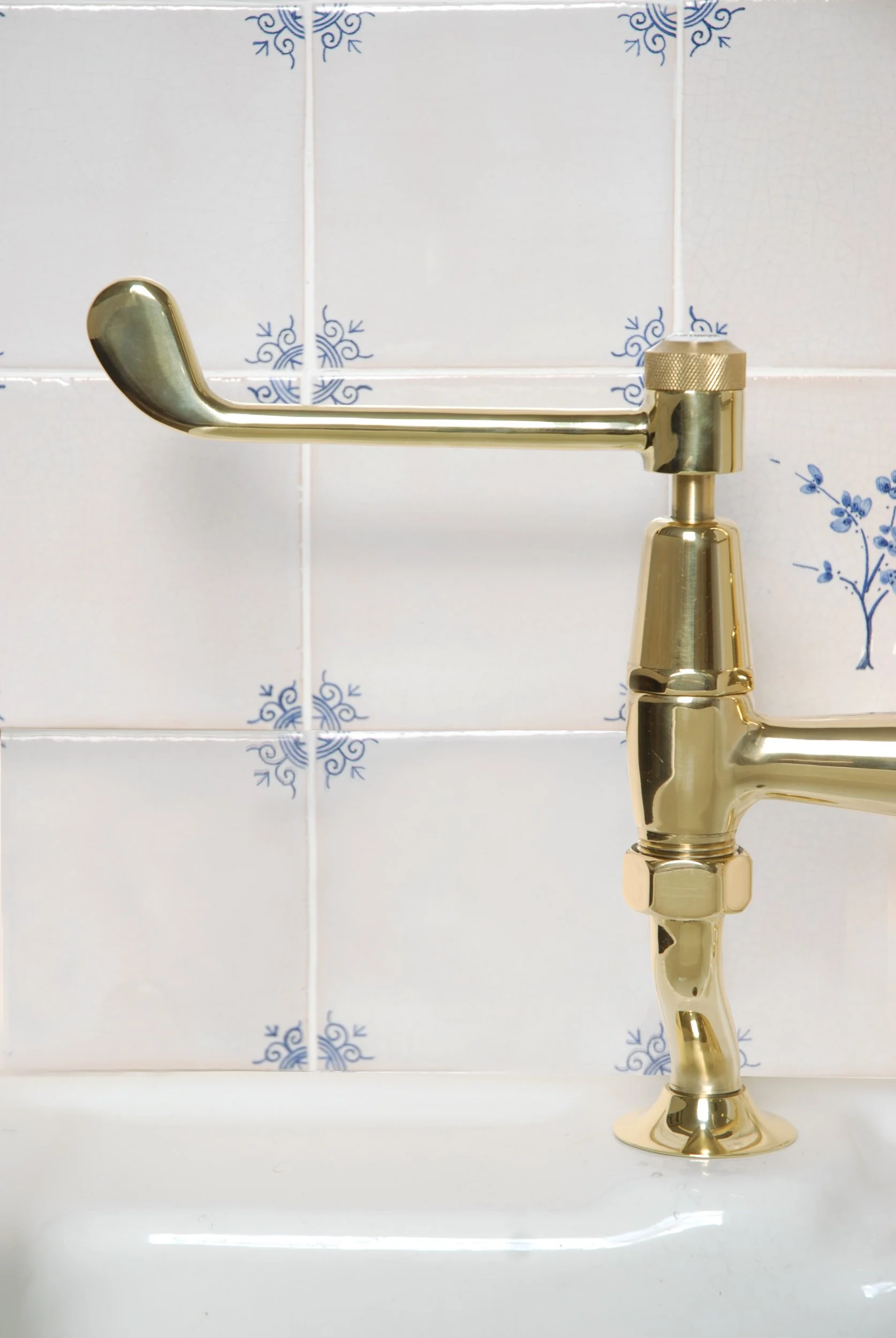 SIZED 1475 Brass Mixer Taps Waterandwooduk.JPG