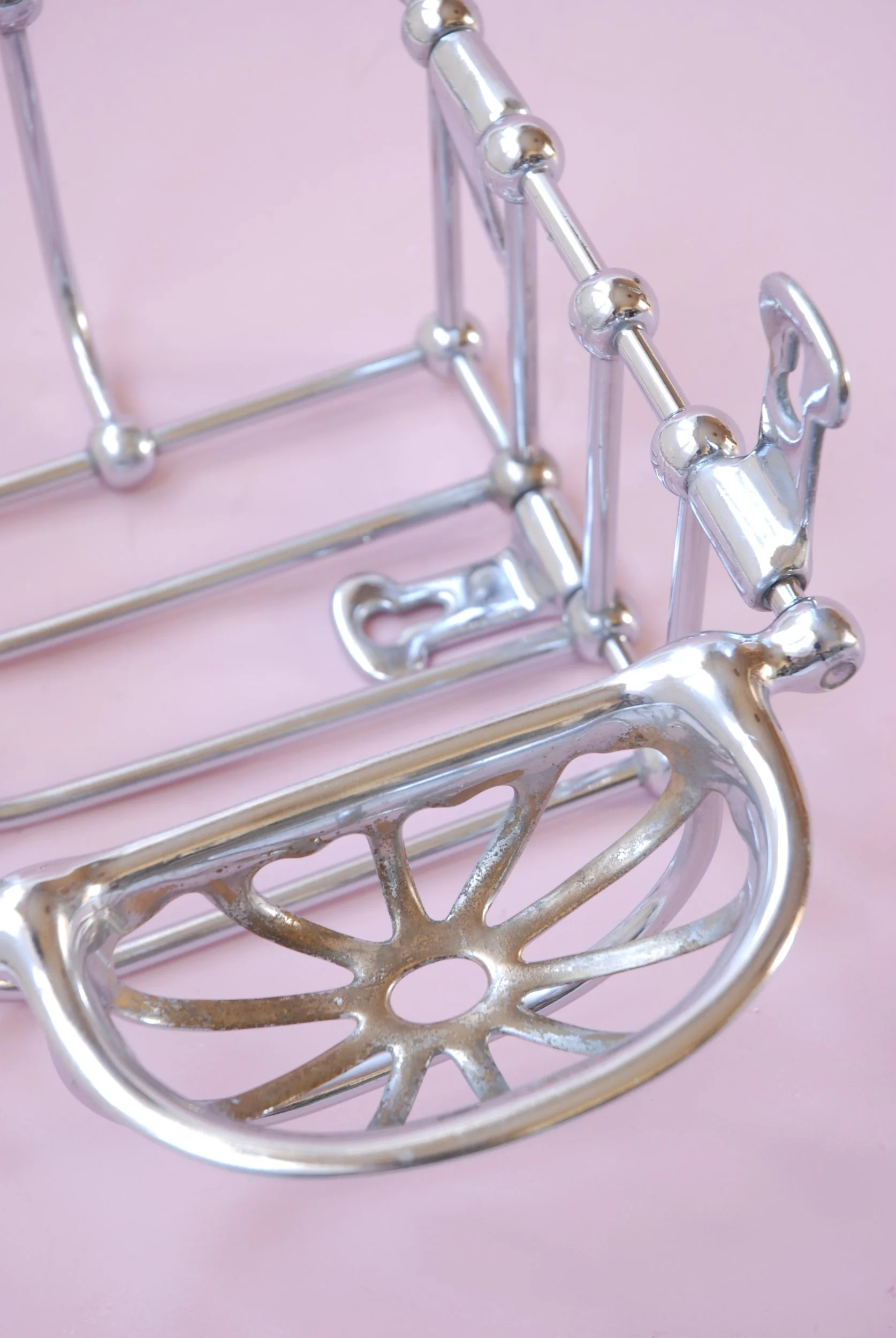 SIZEd 1364 Savoy Bath Tray Holder.JPG